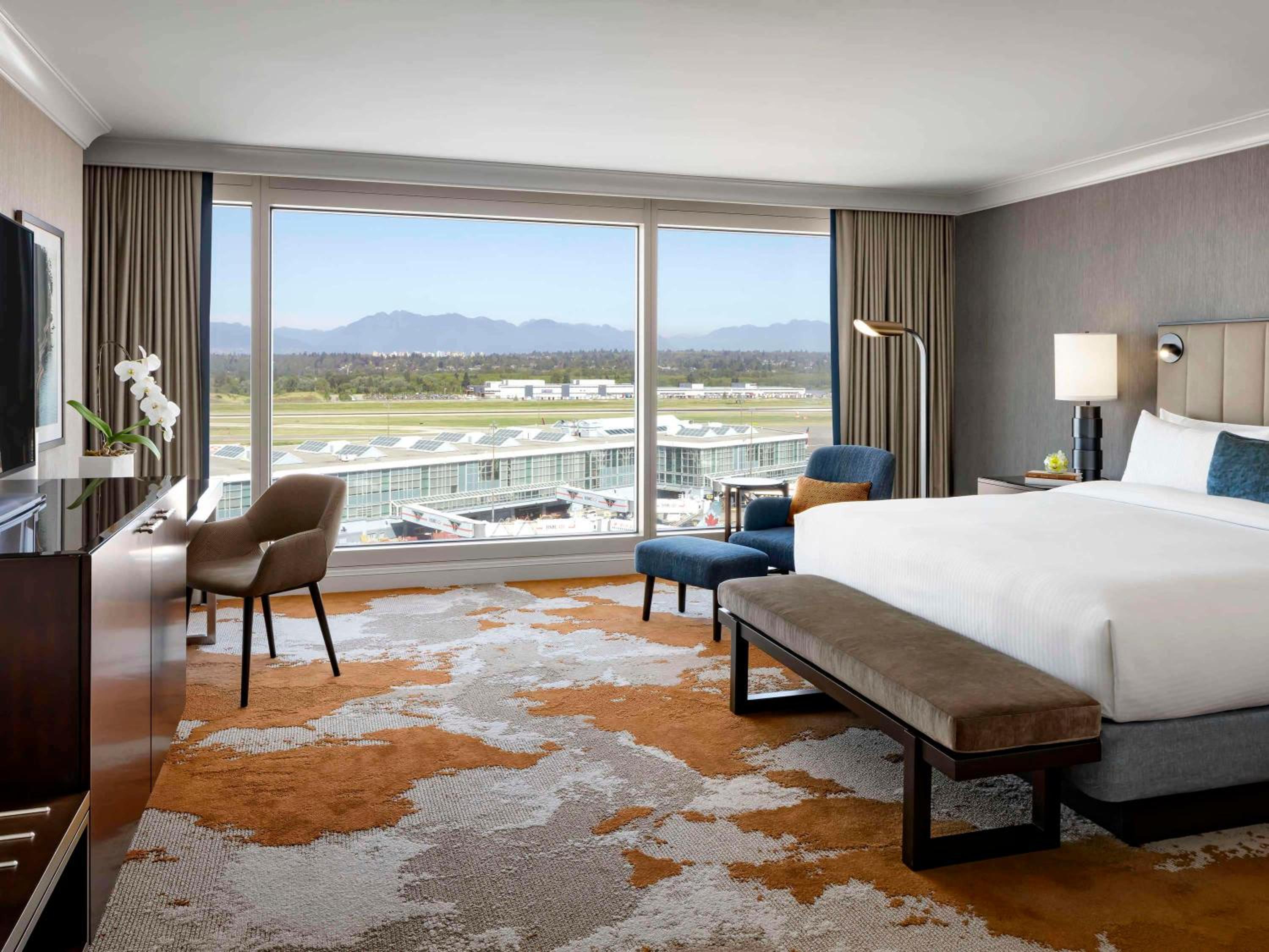 Signature Runway King Room with View - Photo 1