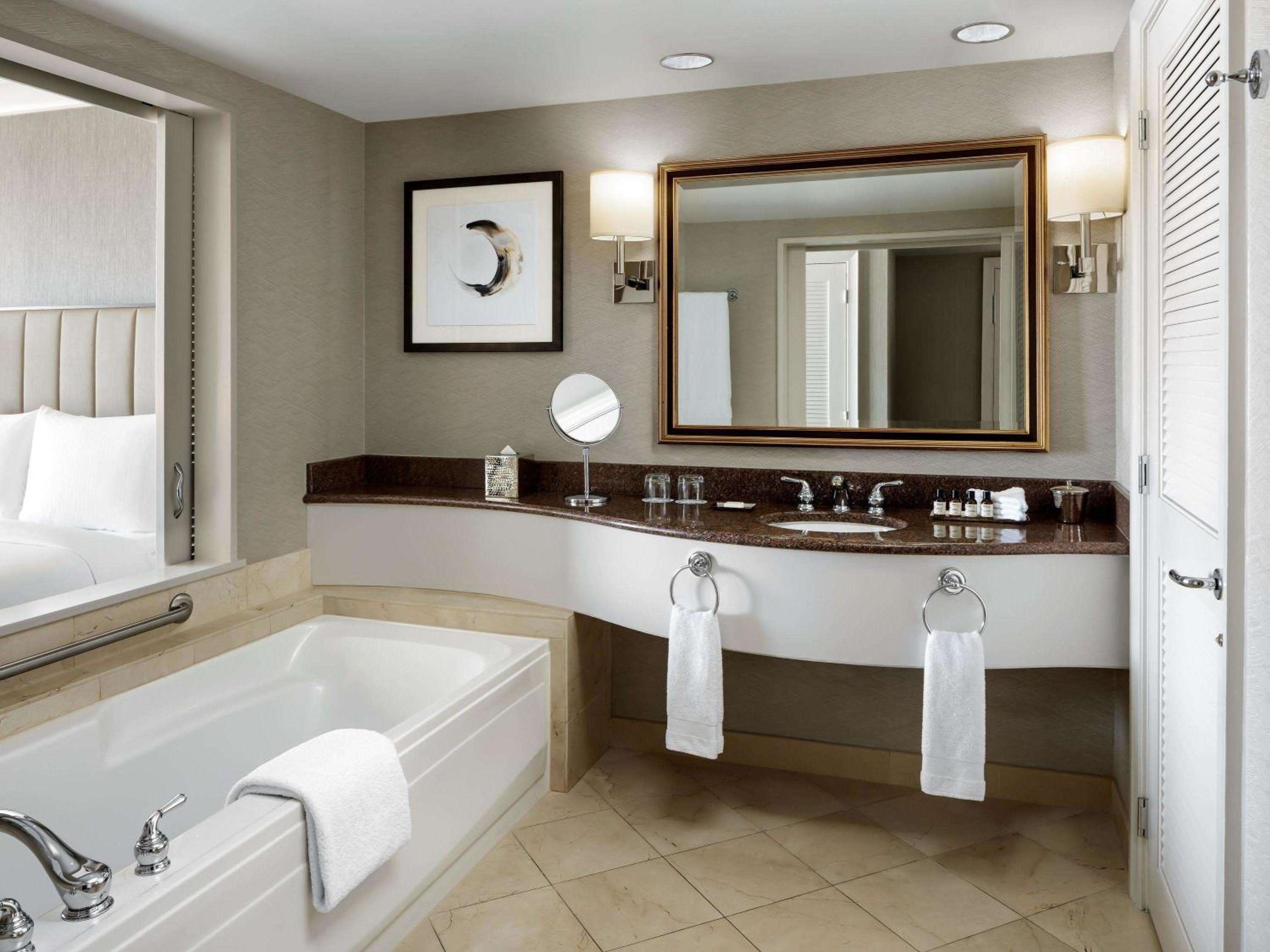 Fairmont Room with Two Queen Beds - Photo 6