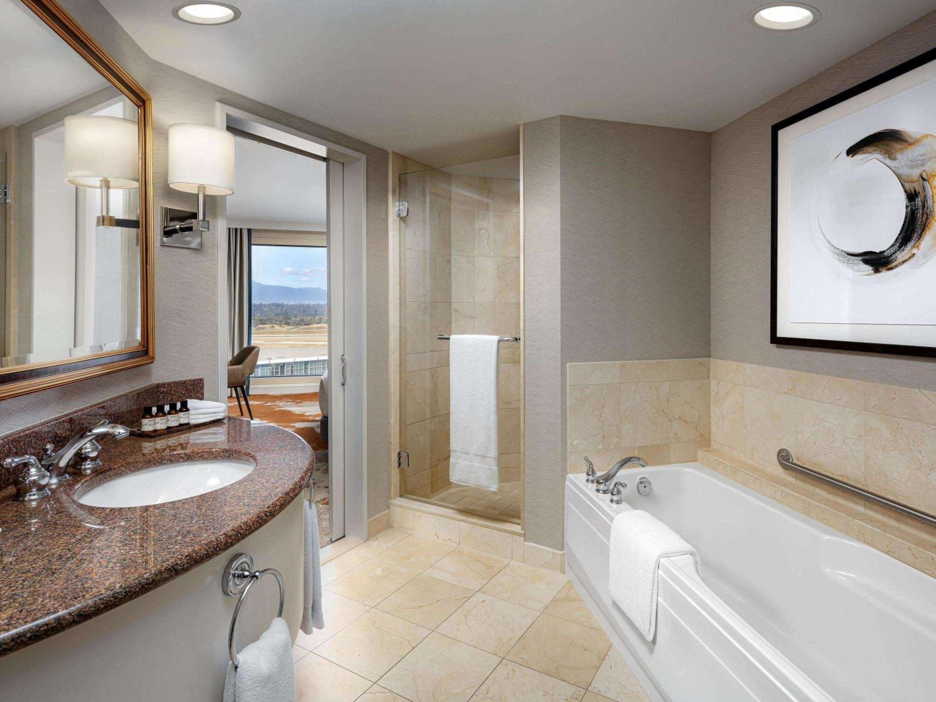 Fairmont Room with King Bed - Photo 4