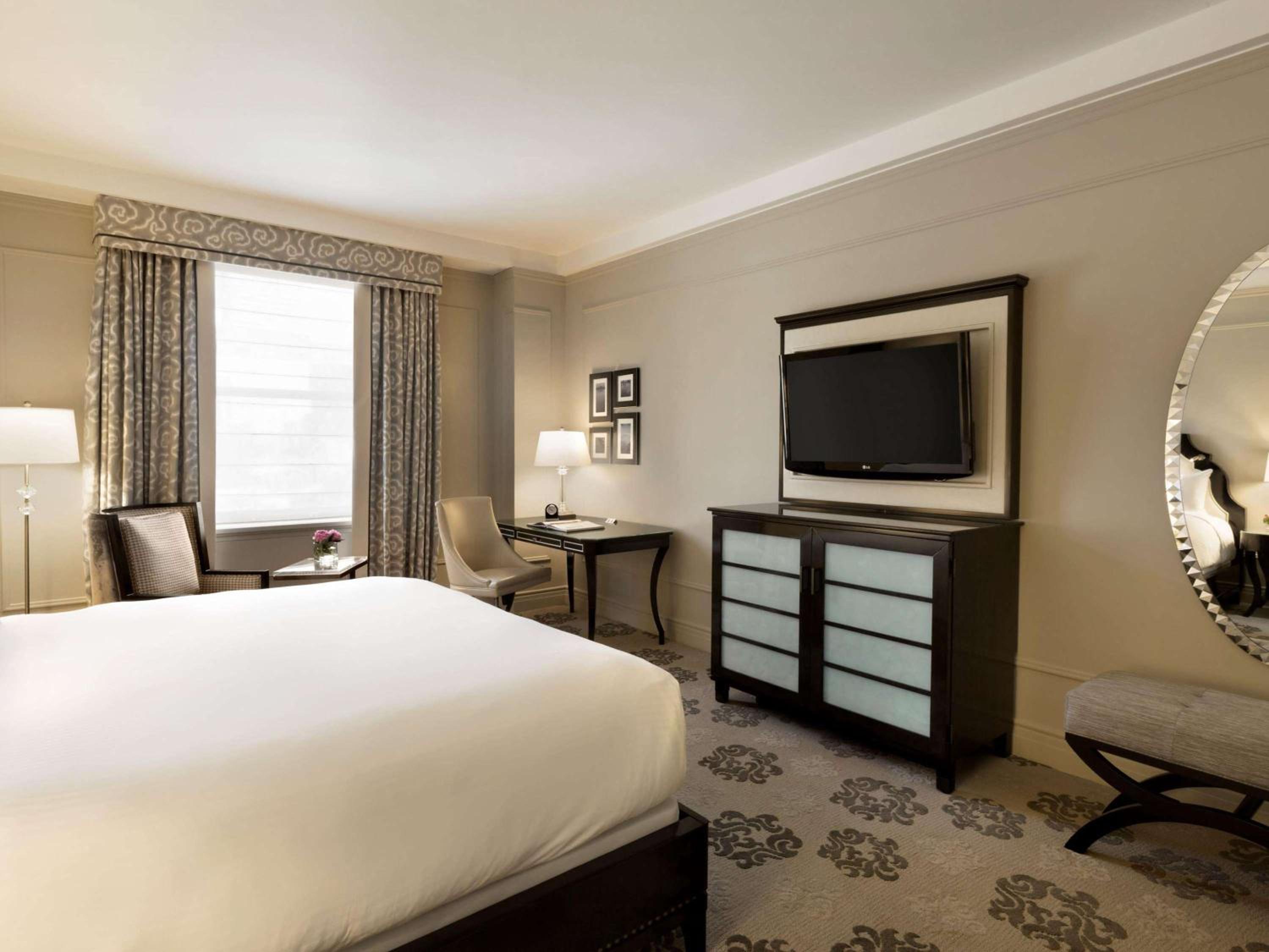 Fairmont Room with King Bed