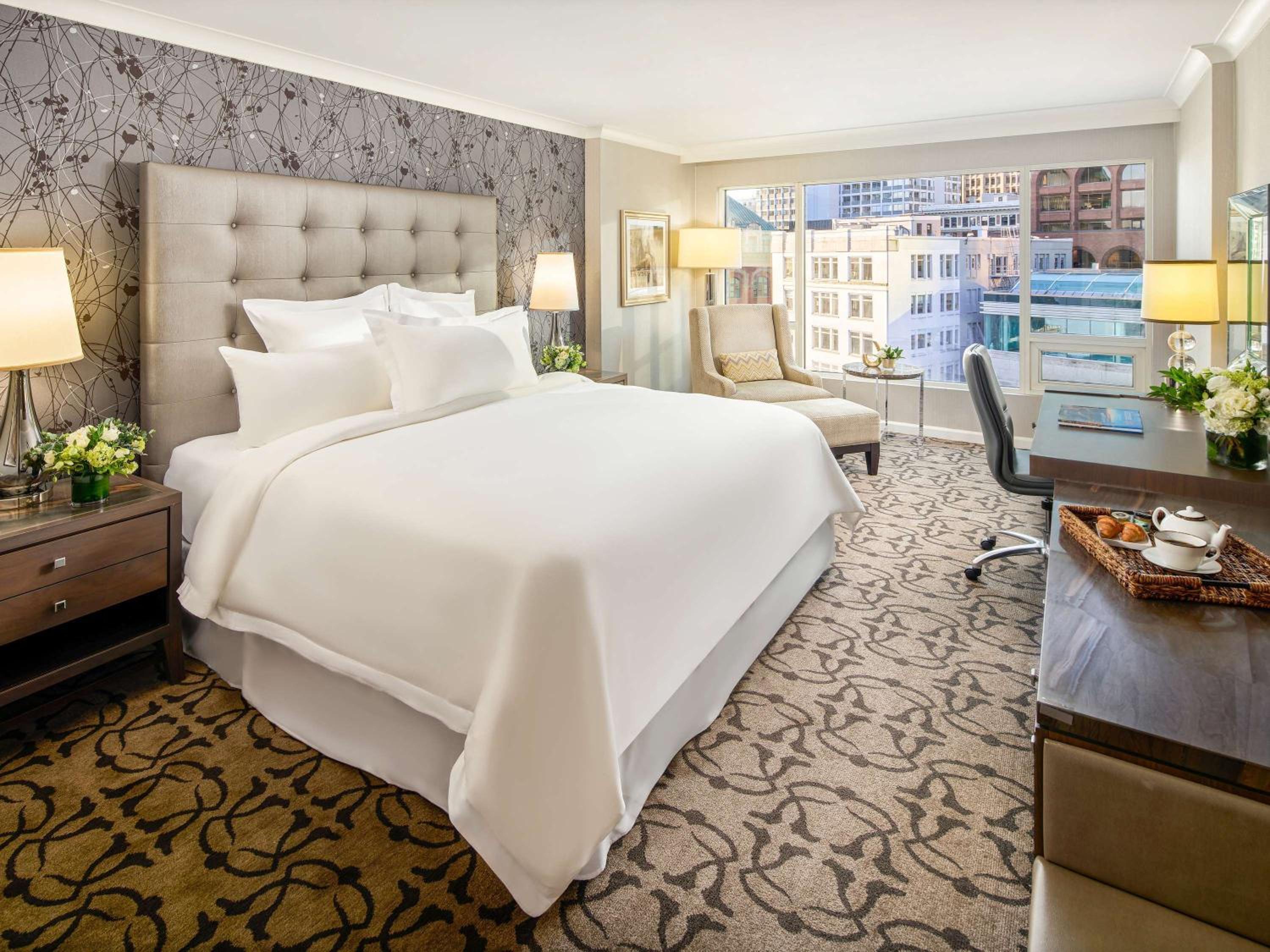 Fairmont Gold City View King Room - Photo 13