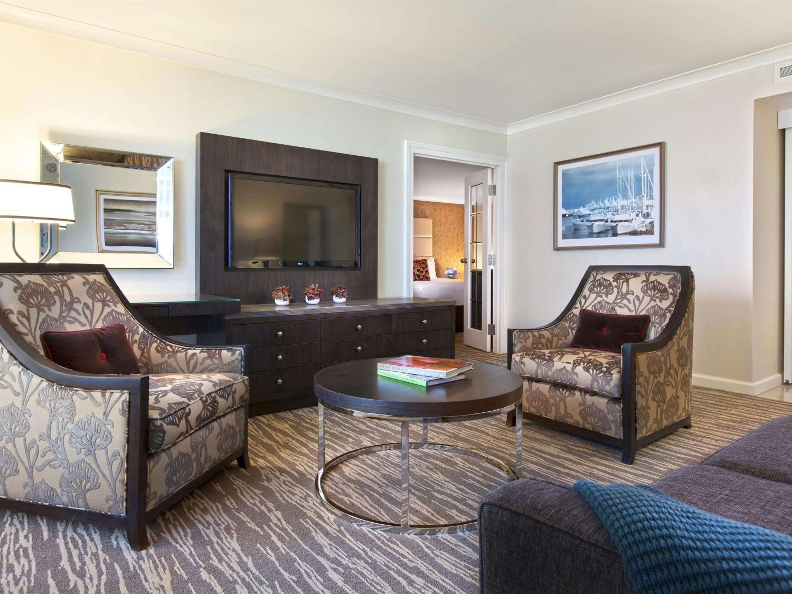 West Coast Suite with King Bed thumbnail 6