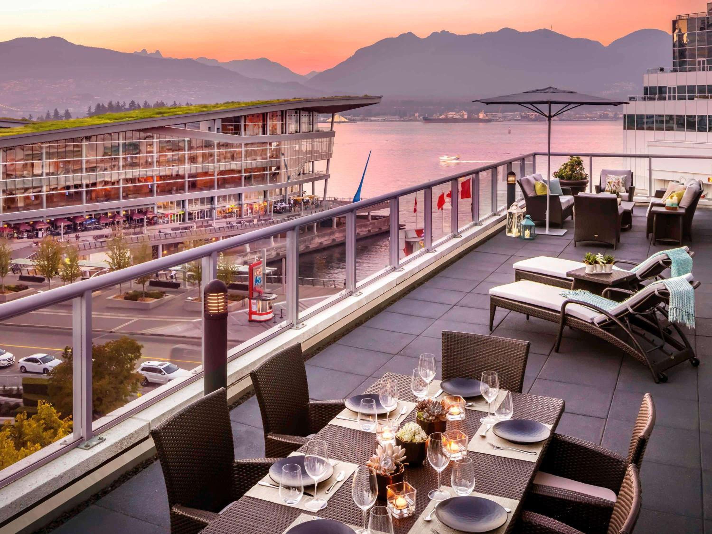 Fairmont Gold Suite thumbnail 5