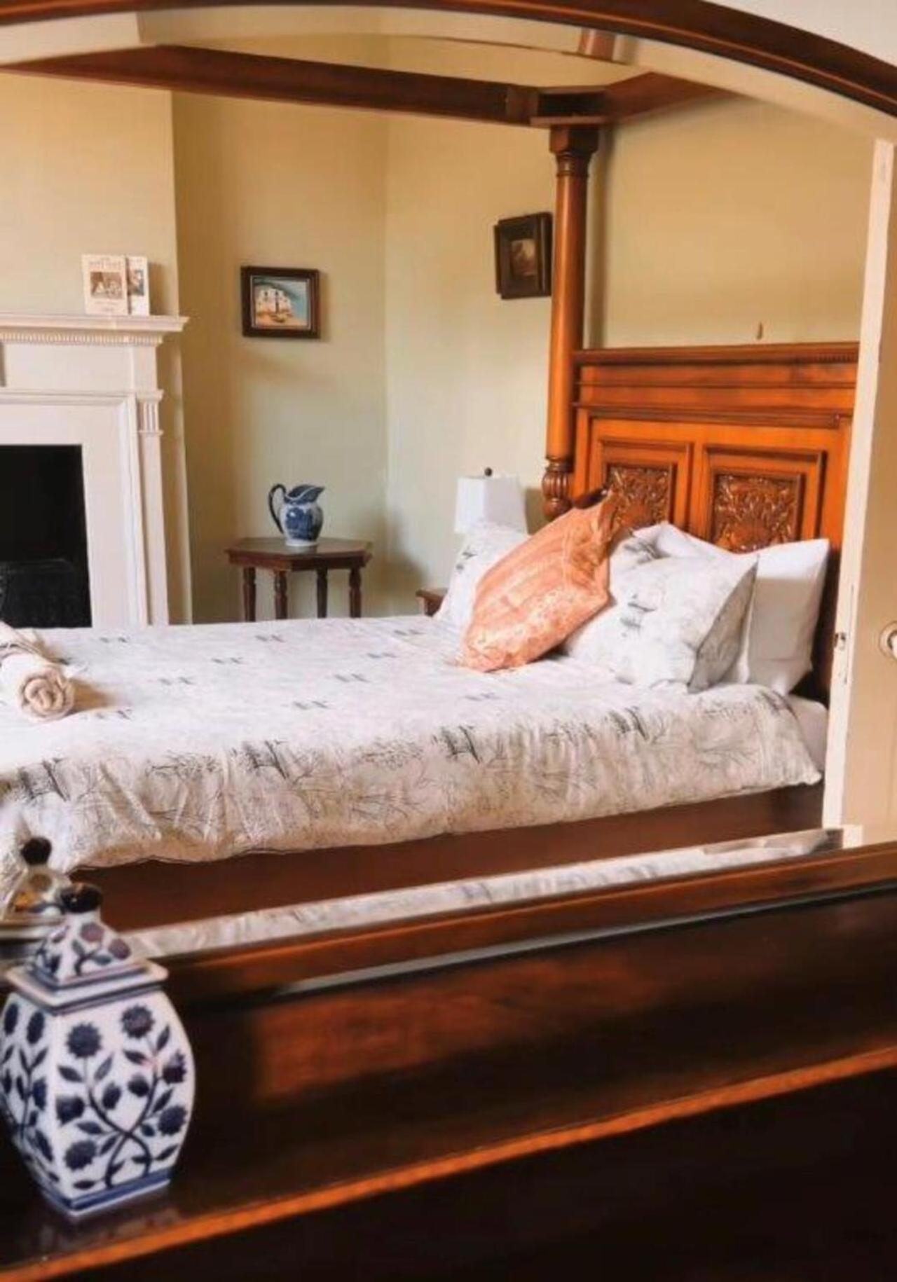 Seven-Bedroom House photo 1