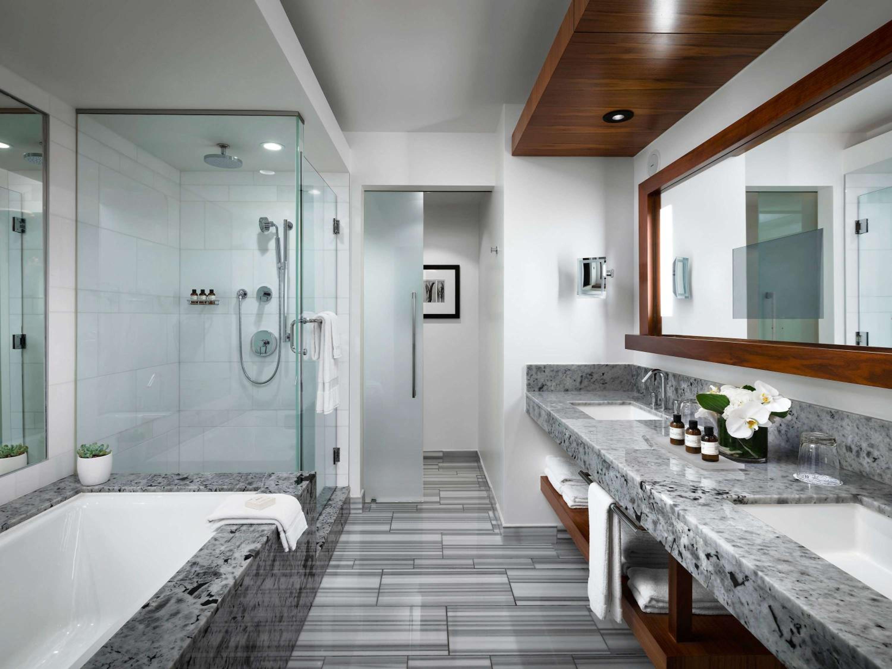 Fairmont Gold Harbour King Jetted Tub - Non-Smoking