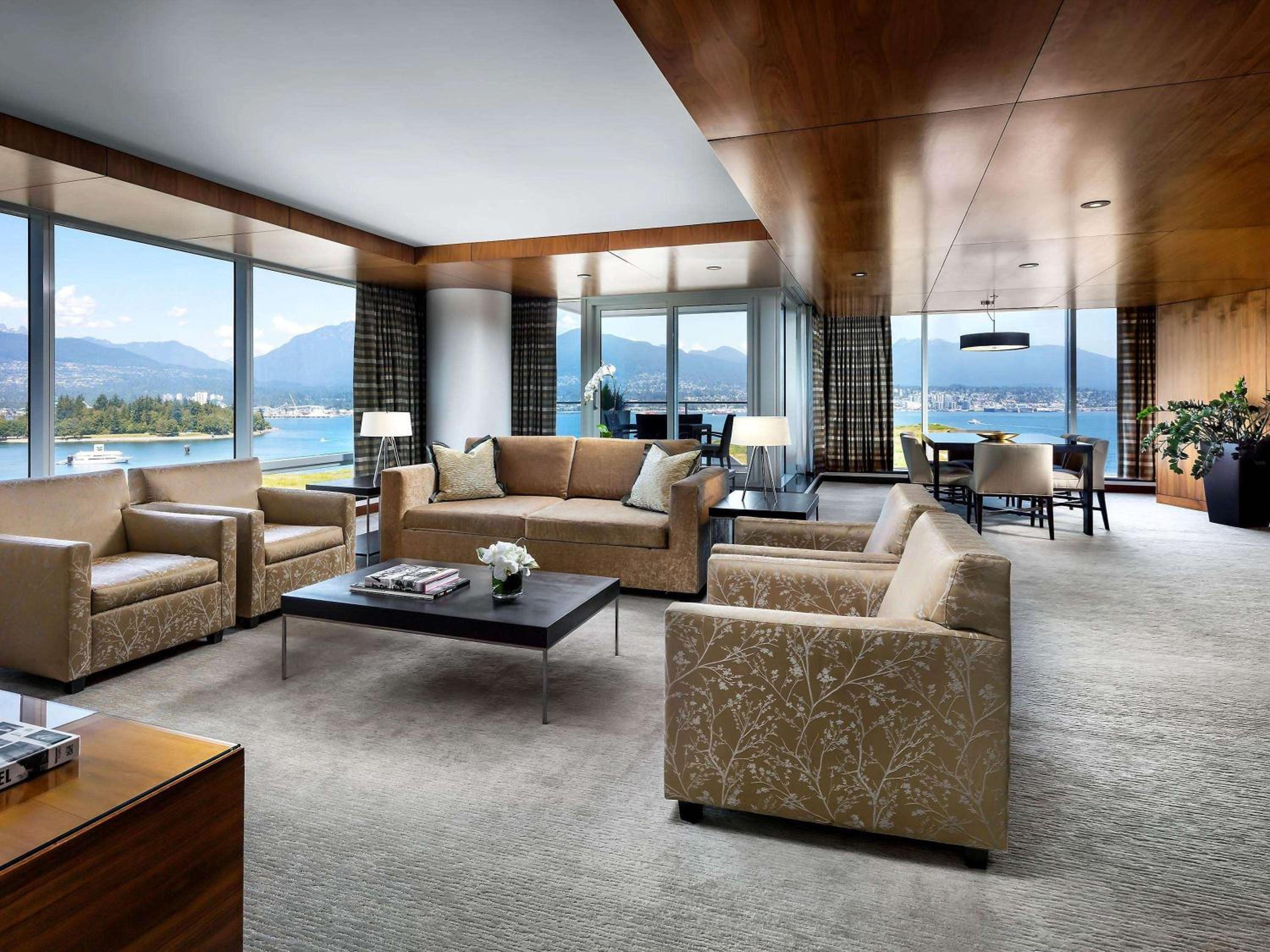 Fairmont Gold Corner Harbor and Mountain View Suite with King Bed