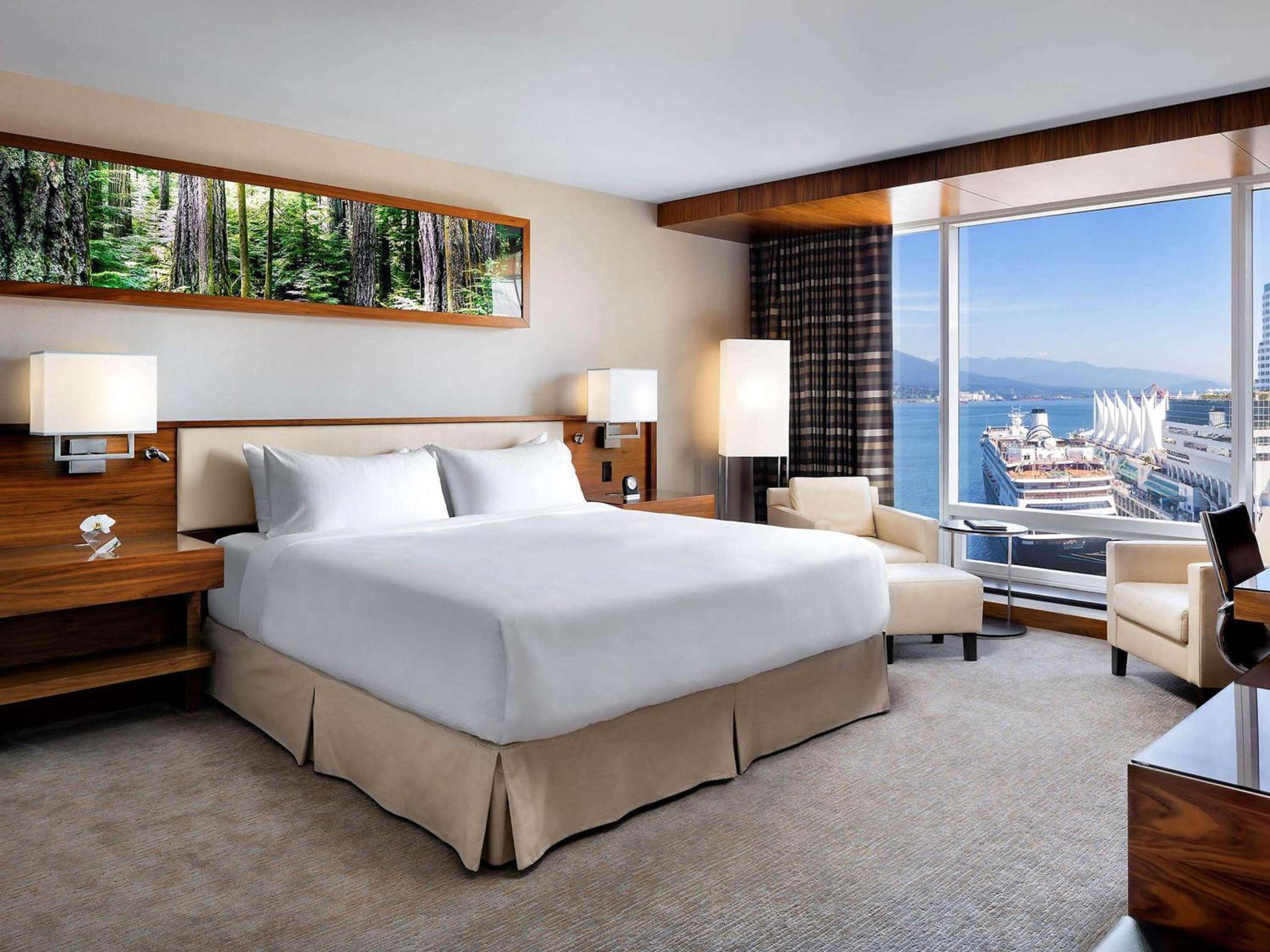 Deluxe Partial Harbor View Room with King Bed