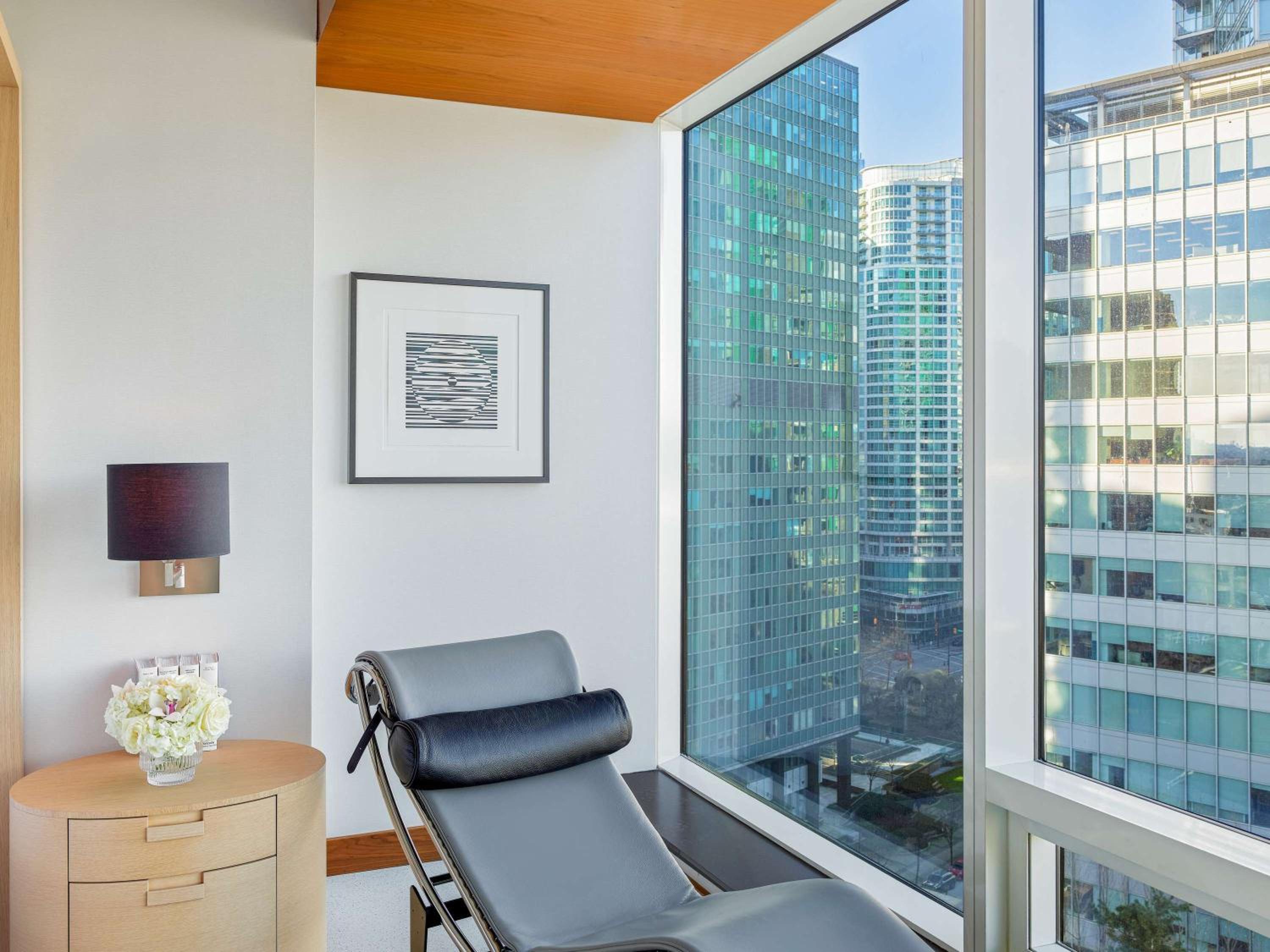 Signature Harbor King Suite with Harbor View