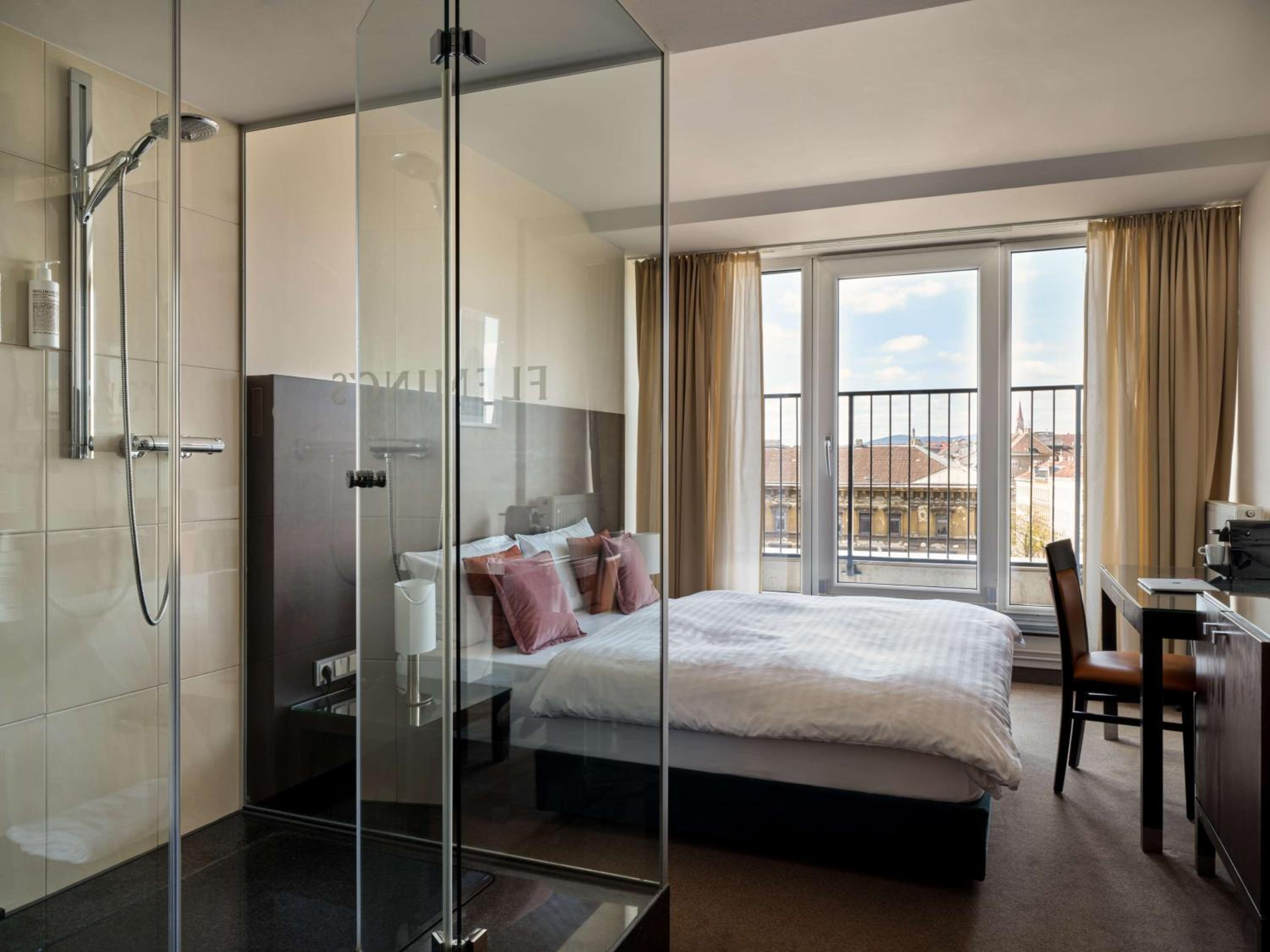 Comfort Queen Room