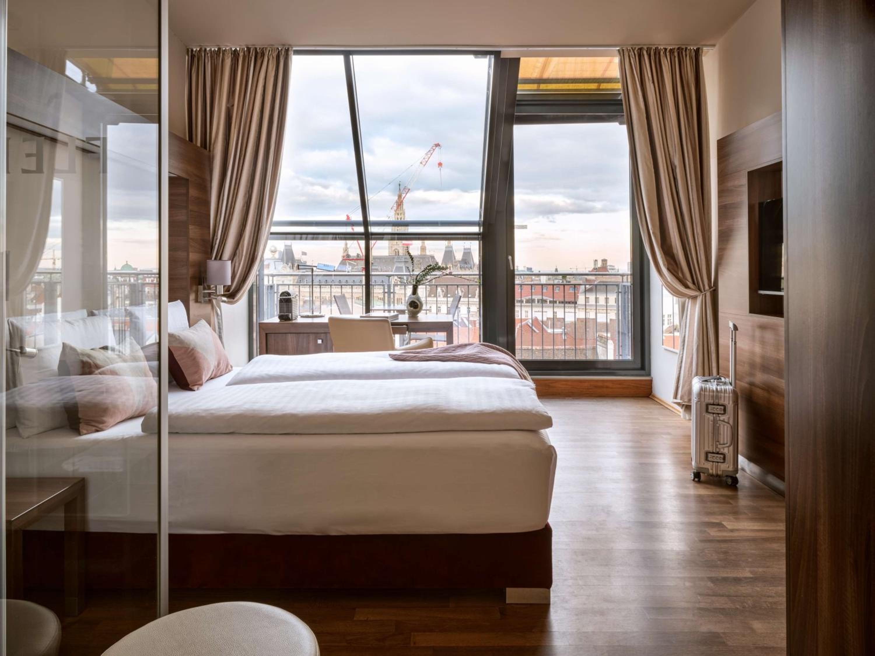 Superior Plus King Room with City View