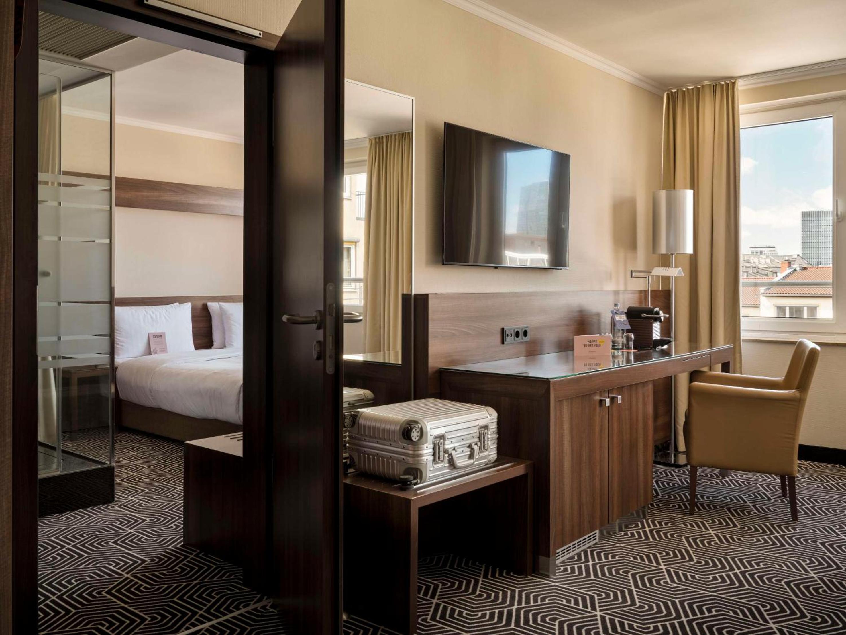 Signature King room with Skyline View  photo 2
