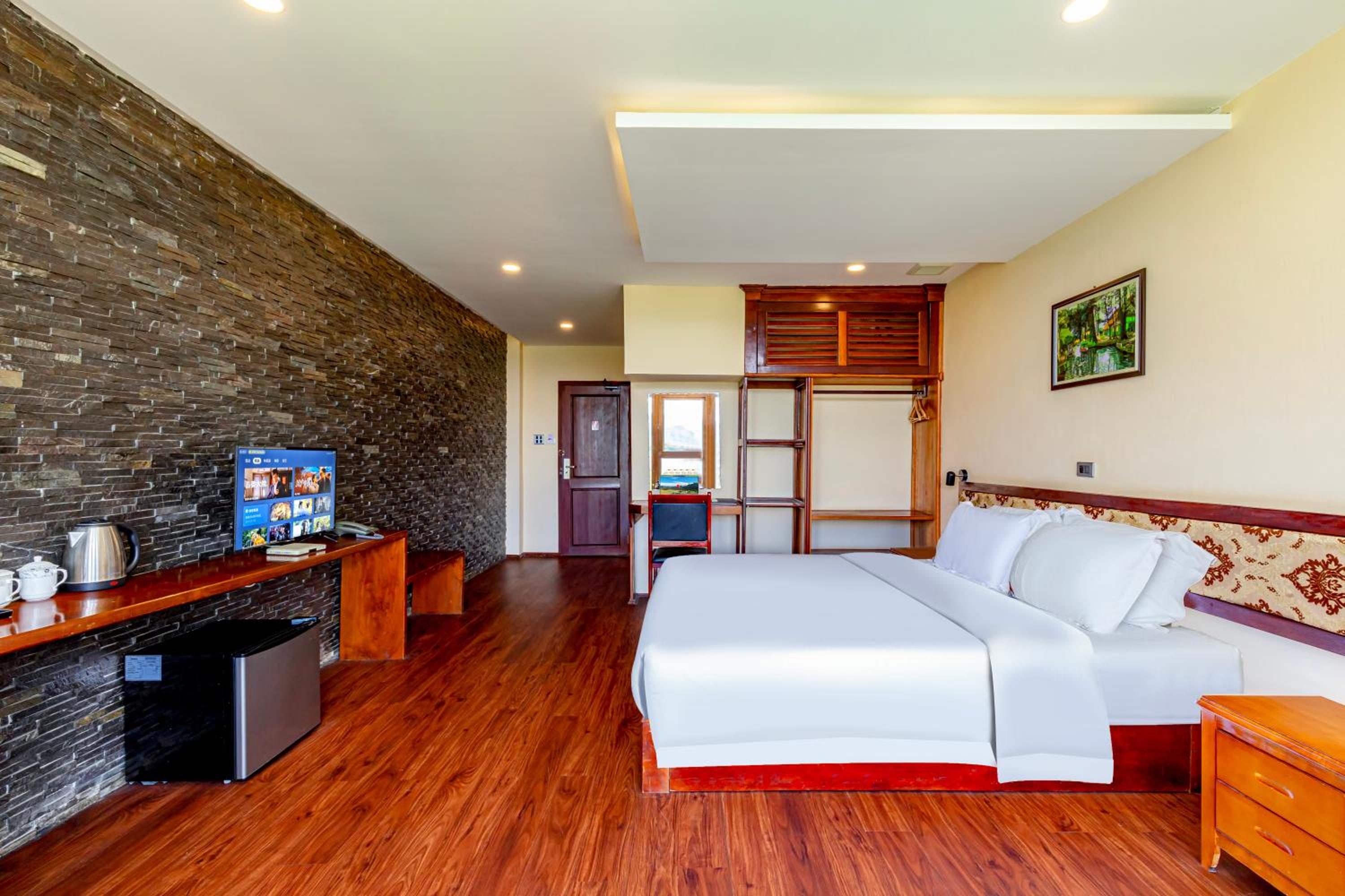 Deluxe Queen Room photo 3