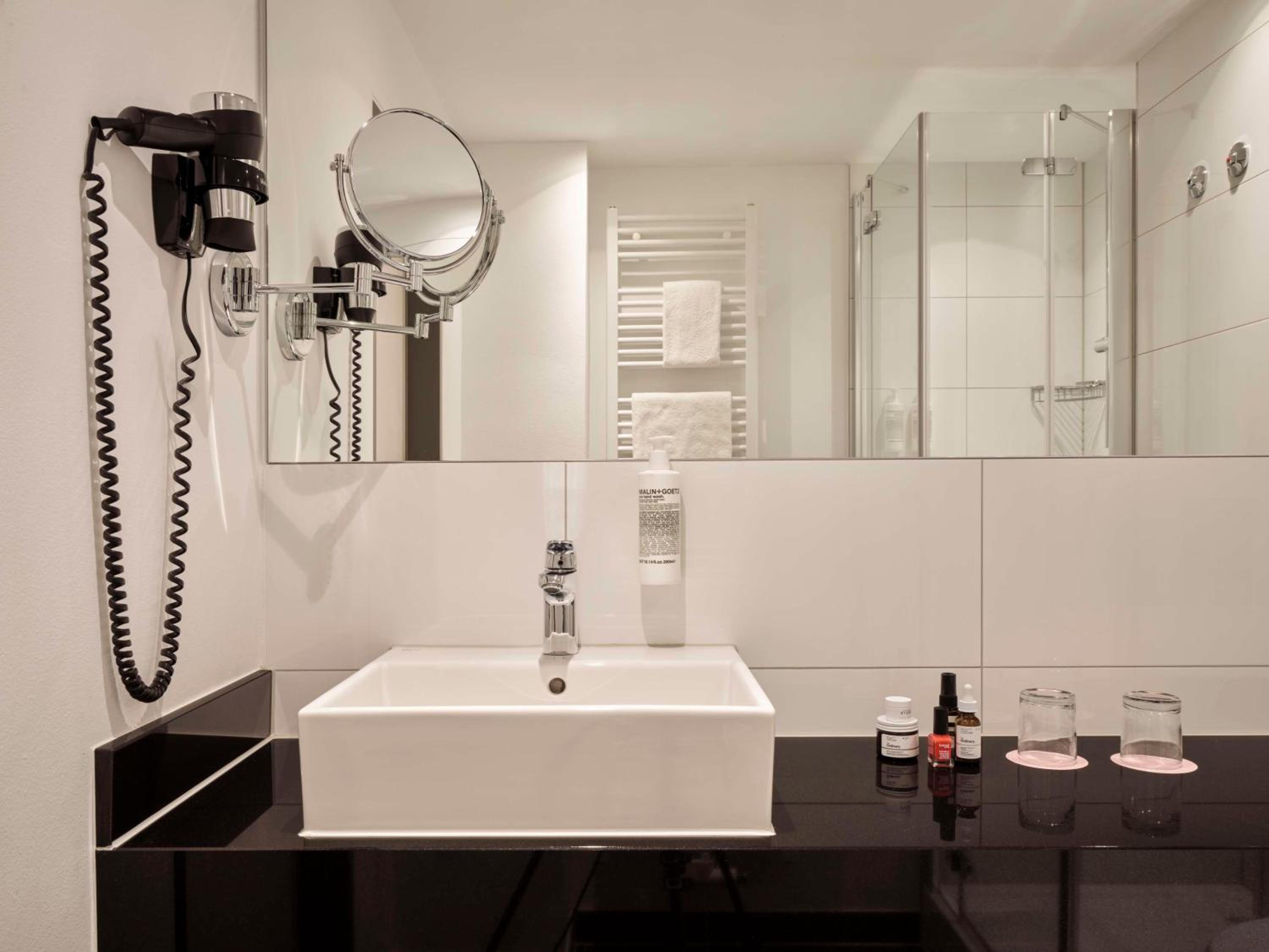 Comfort Single Room - Free City Ticket photo 2
