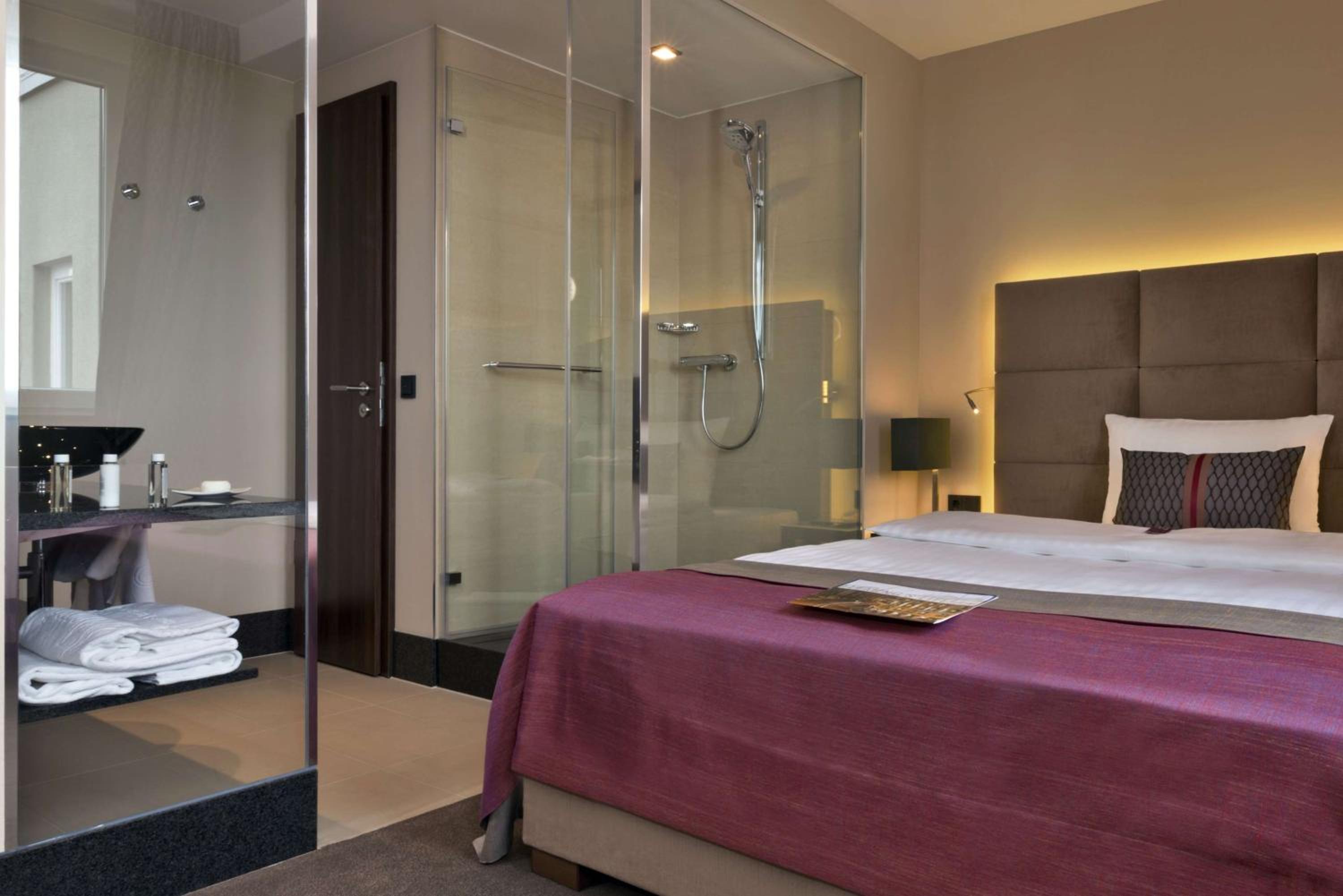 Superior Single Room thumbnail 5