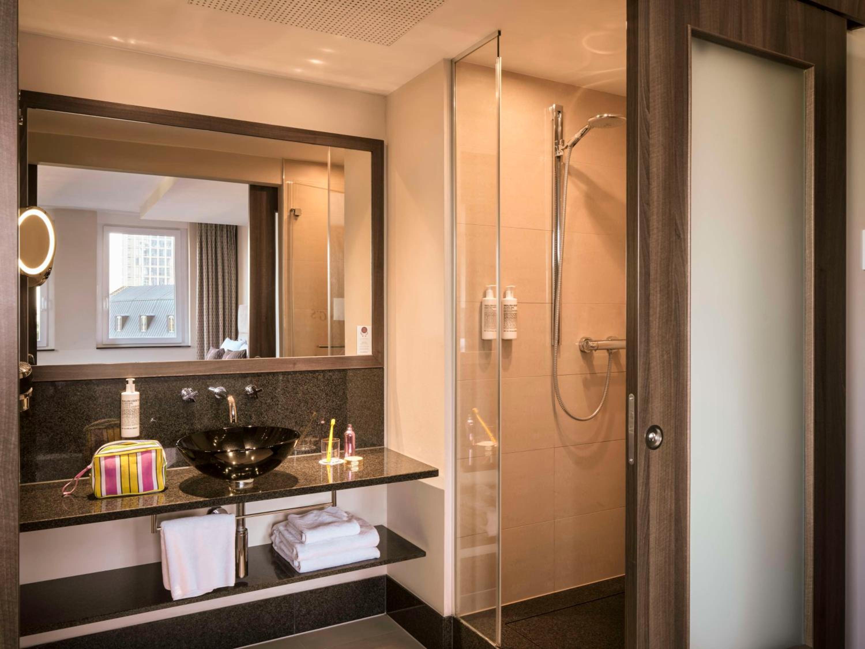 Superior Plus King Room - Photo 7