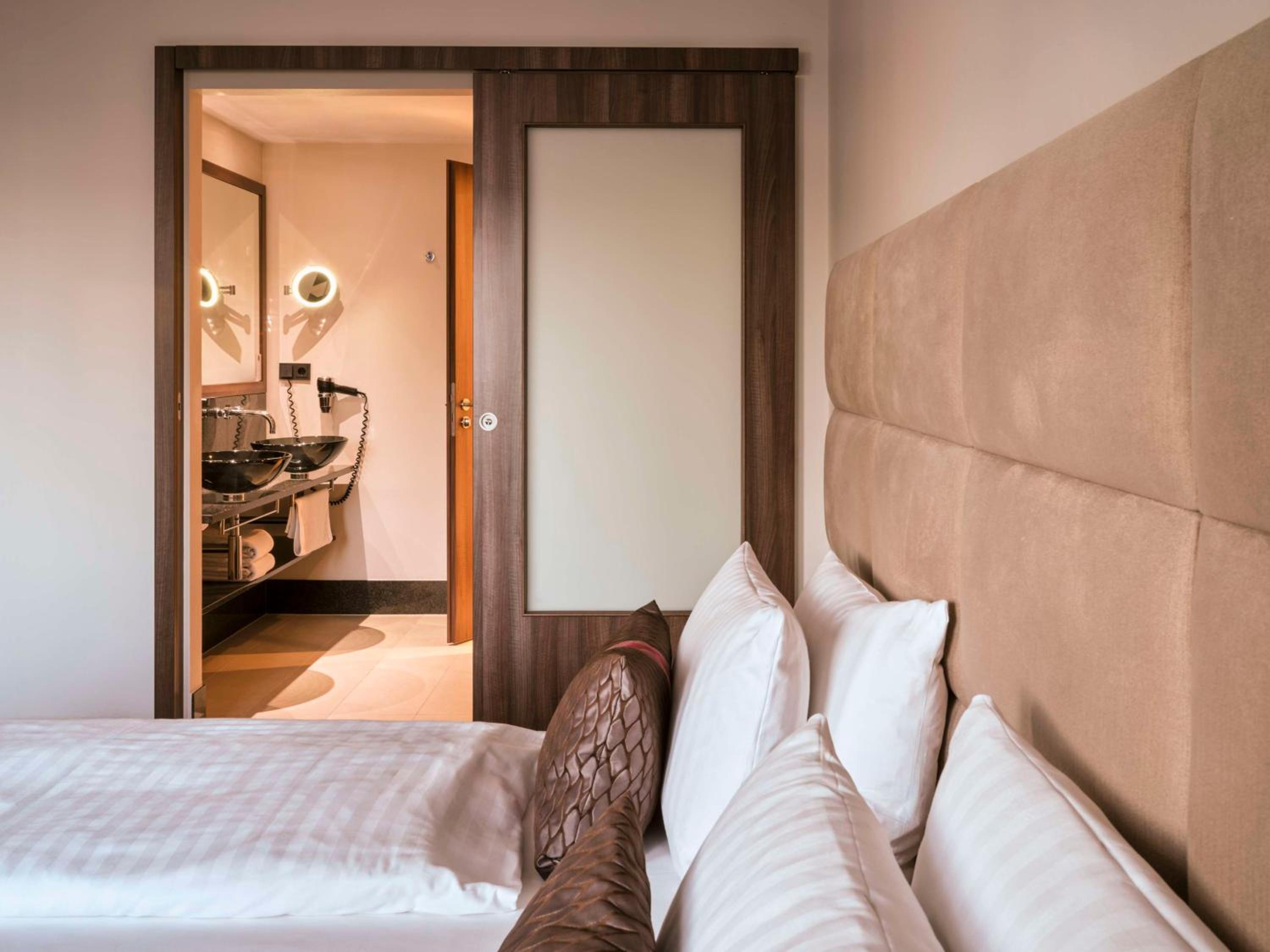 Superior Plus Twin Room - Photo 7
