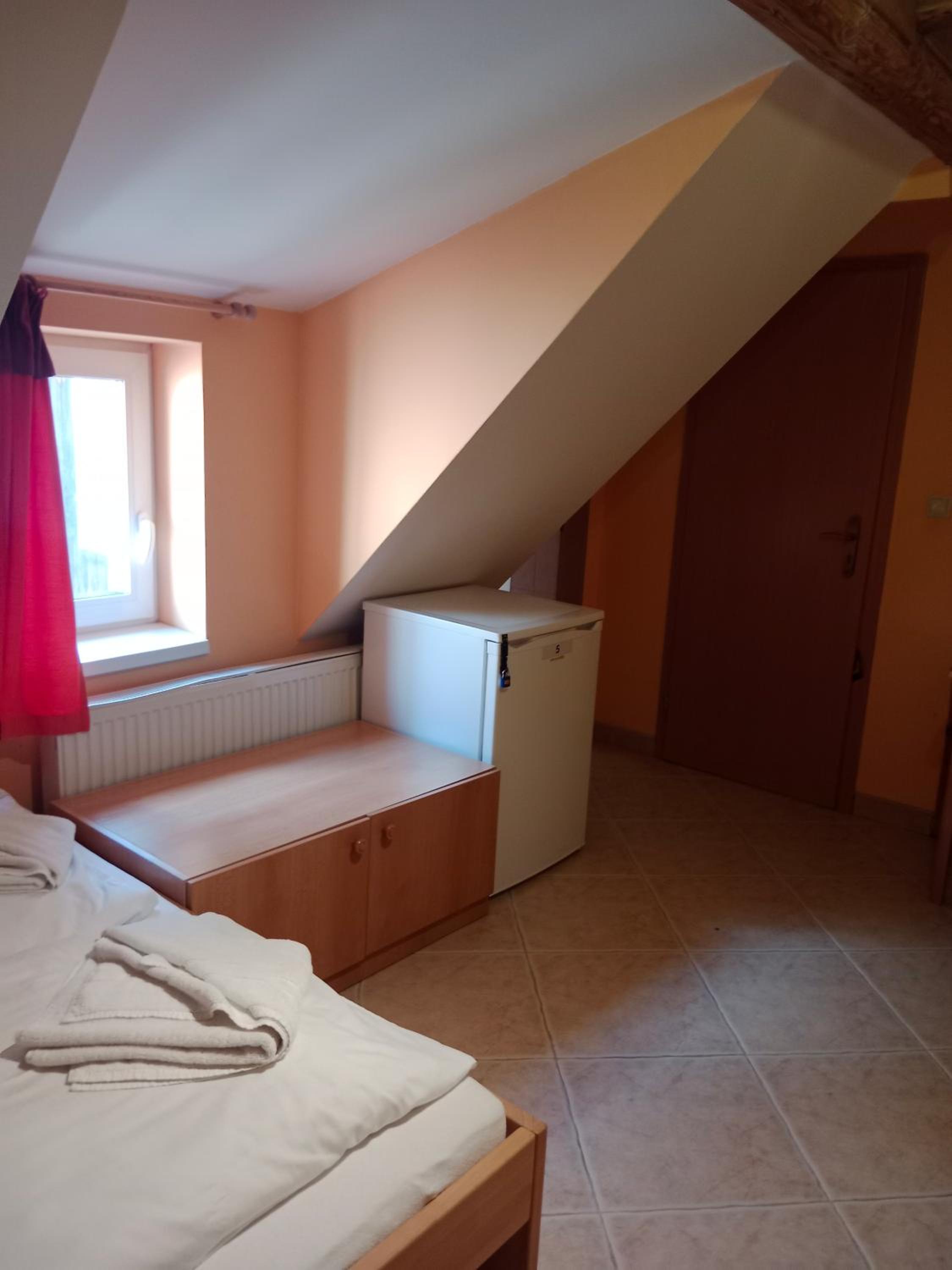 Quadruple Room with Private Bathroom photo 3