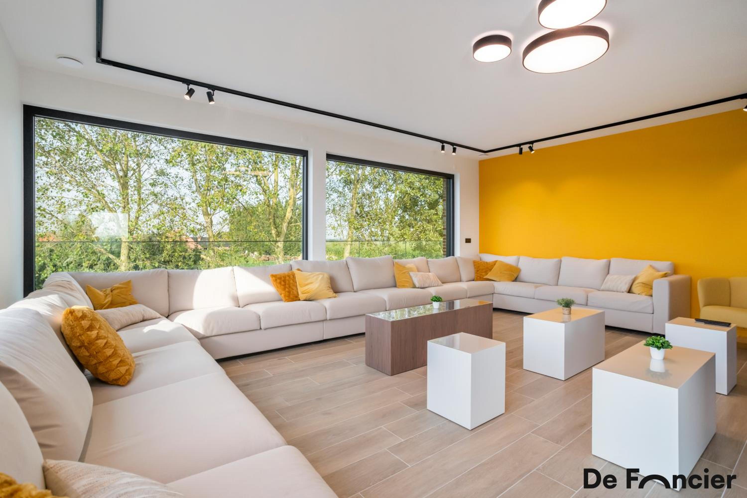 Seven-Bedroom House photo 1