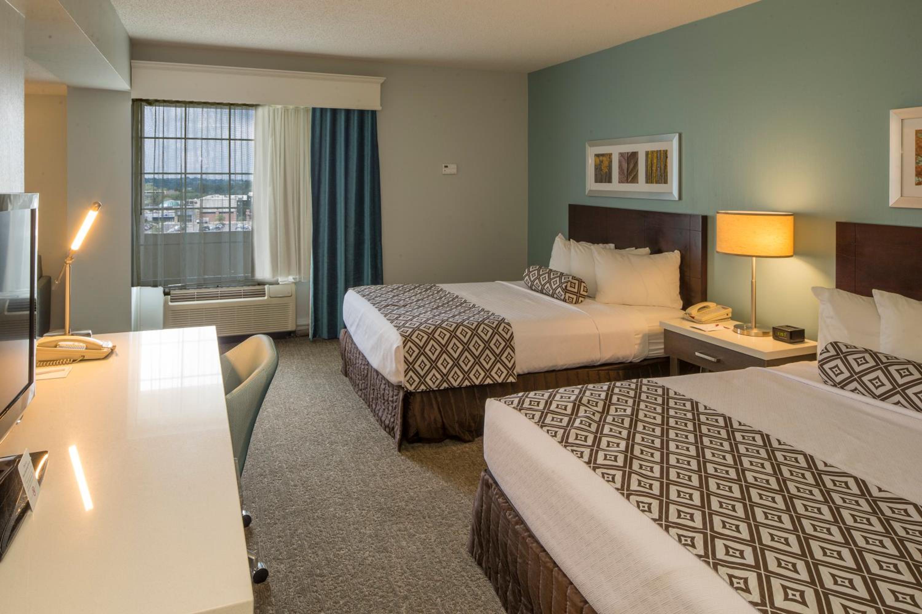 Standard Queen Room with Two Queen Beds and Mobility Accessible Tub