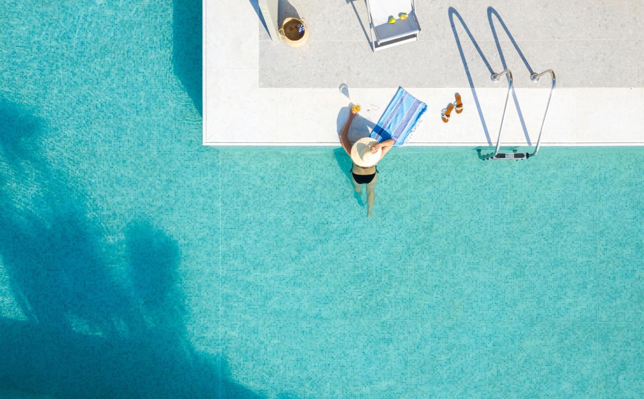 Queen Suite with Pool View