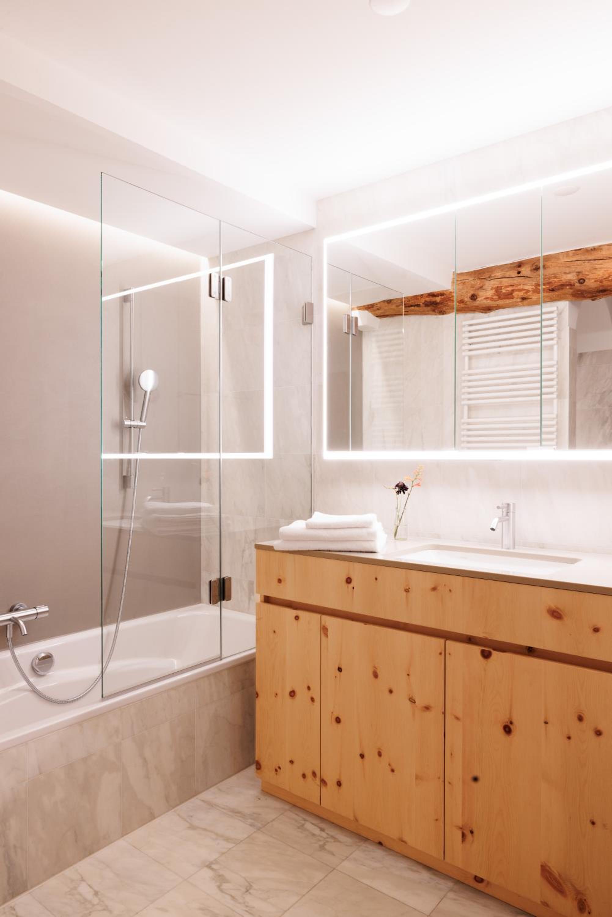 Three-Bedroom Superior Apartment - Photo 9