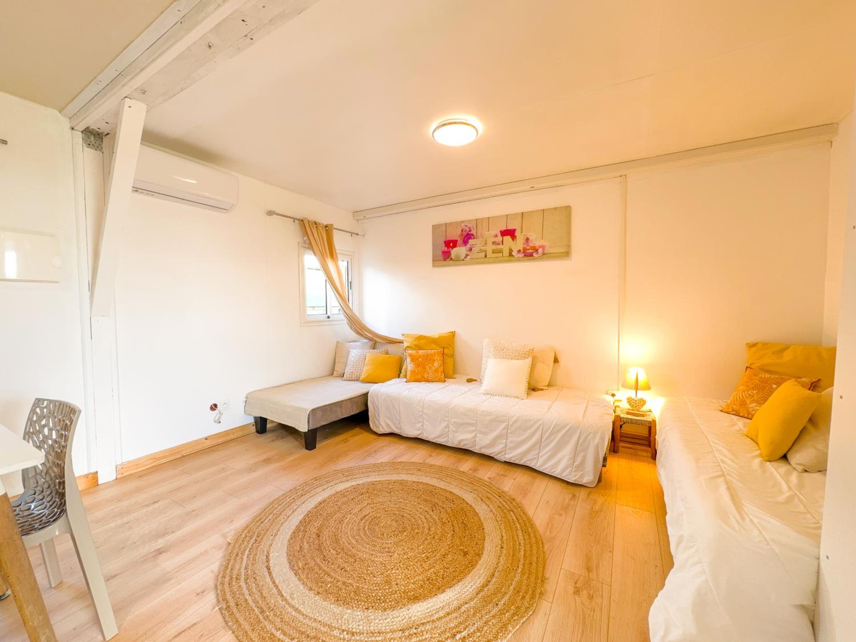 One-Bedroom Apartment with Garden photo 3