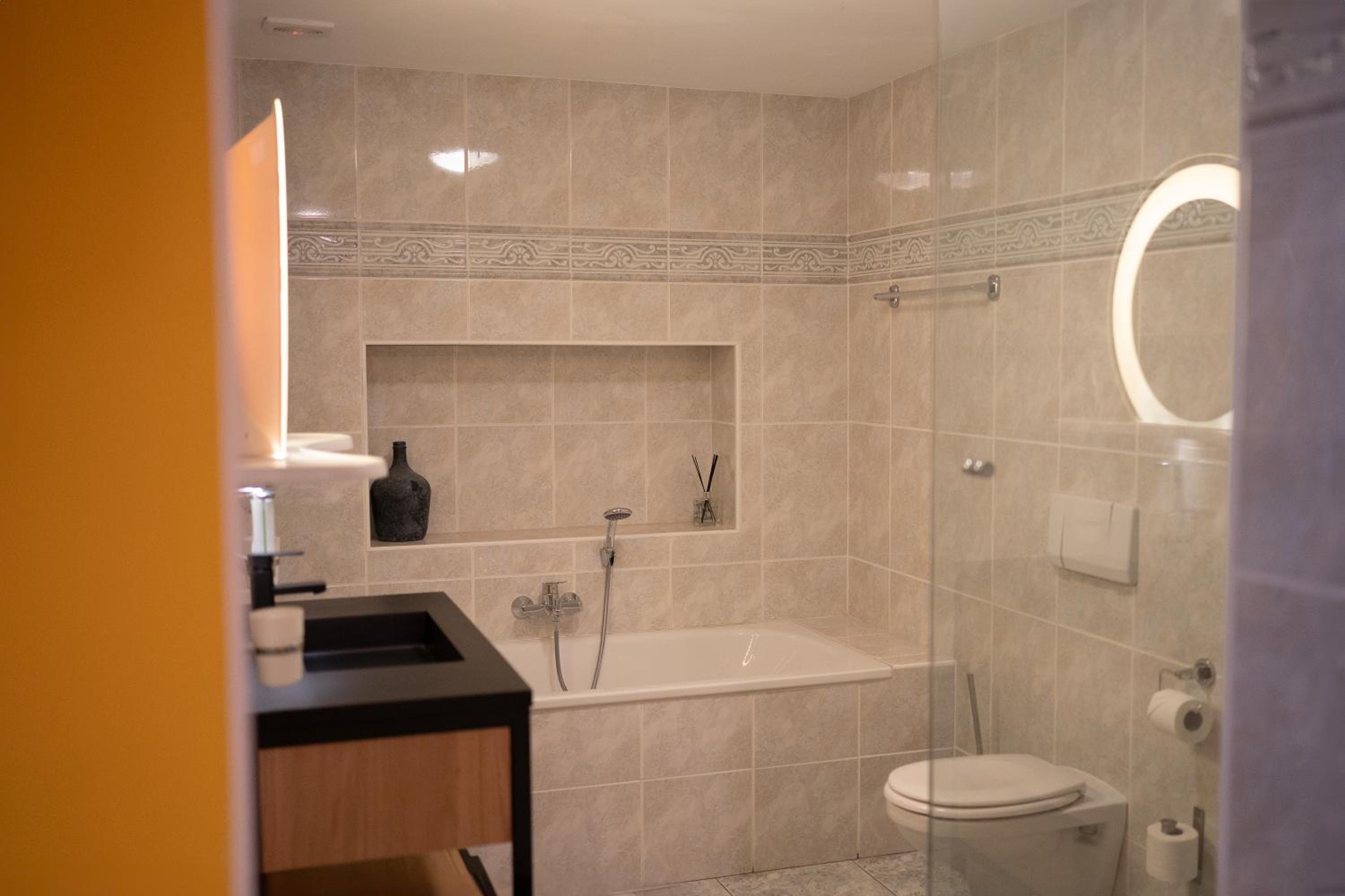 Basement Room with Bath - Photo 8