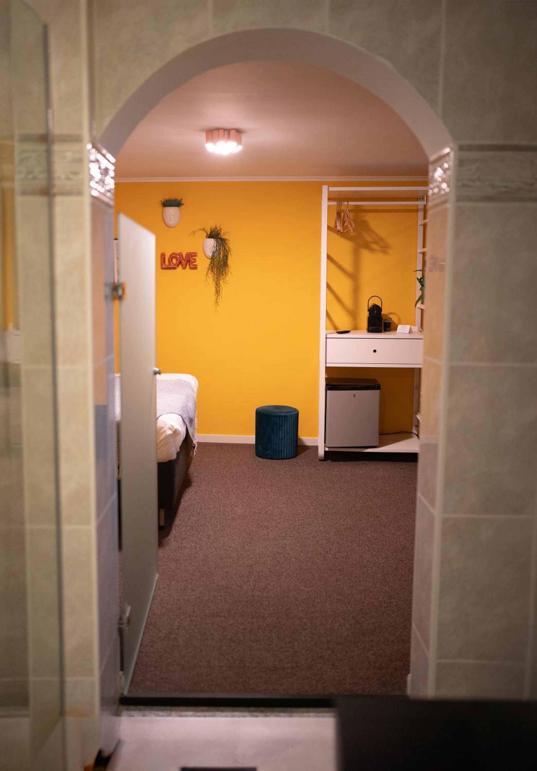 Basement Room with Bath - Photo 2