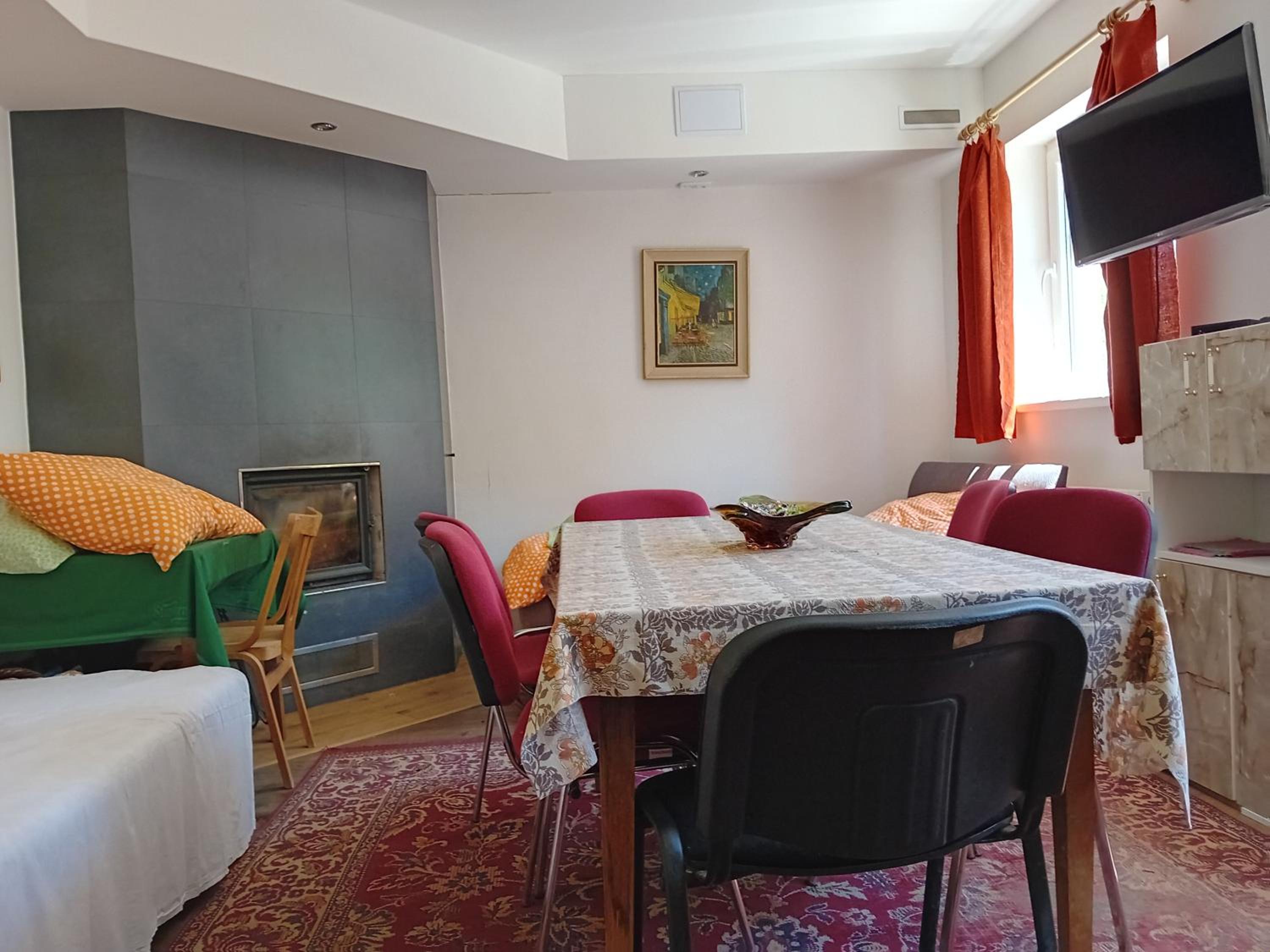 One-Bedroom Apartment photo 2