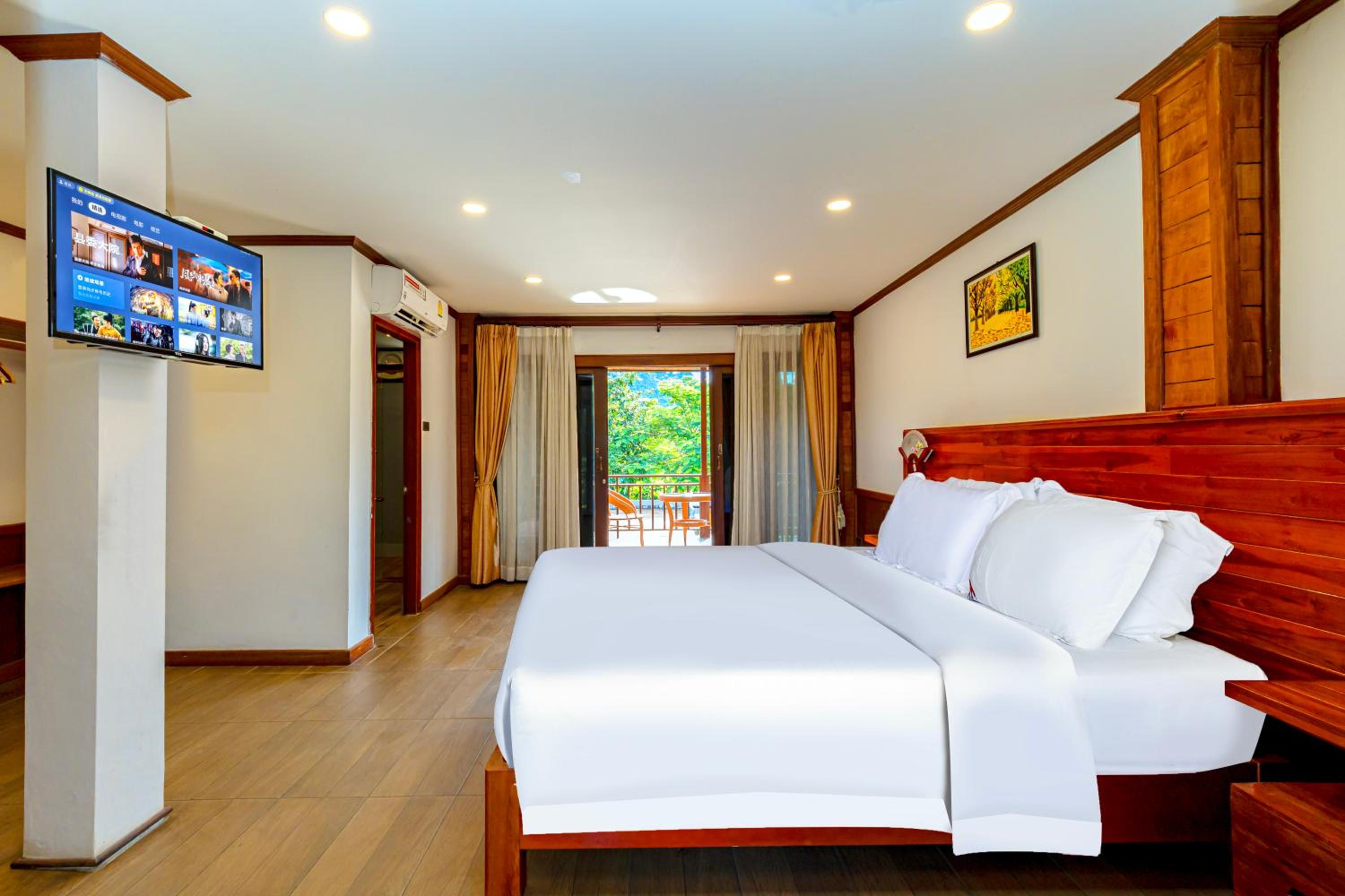 King Room with Mountain View photo 2