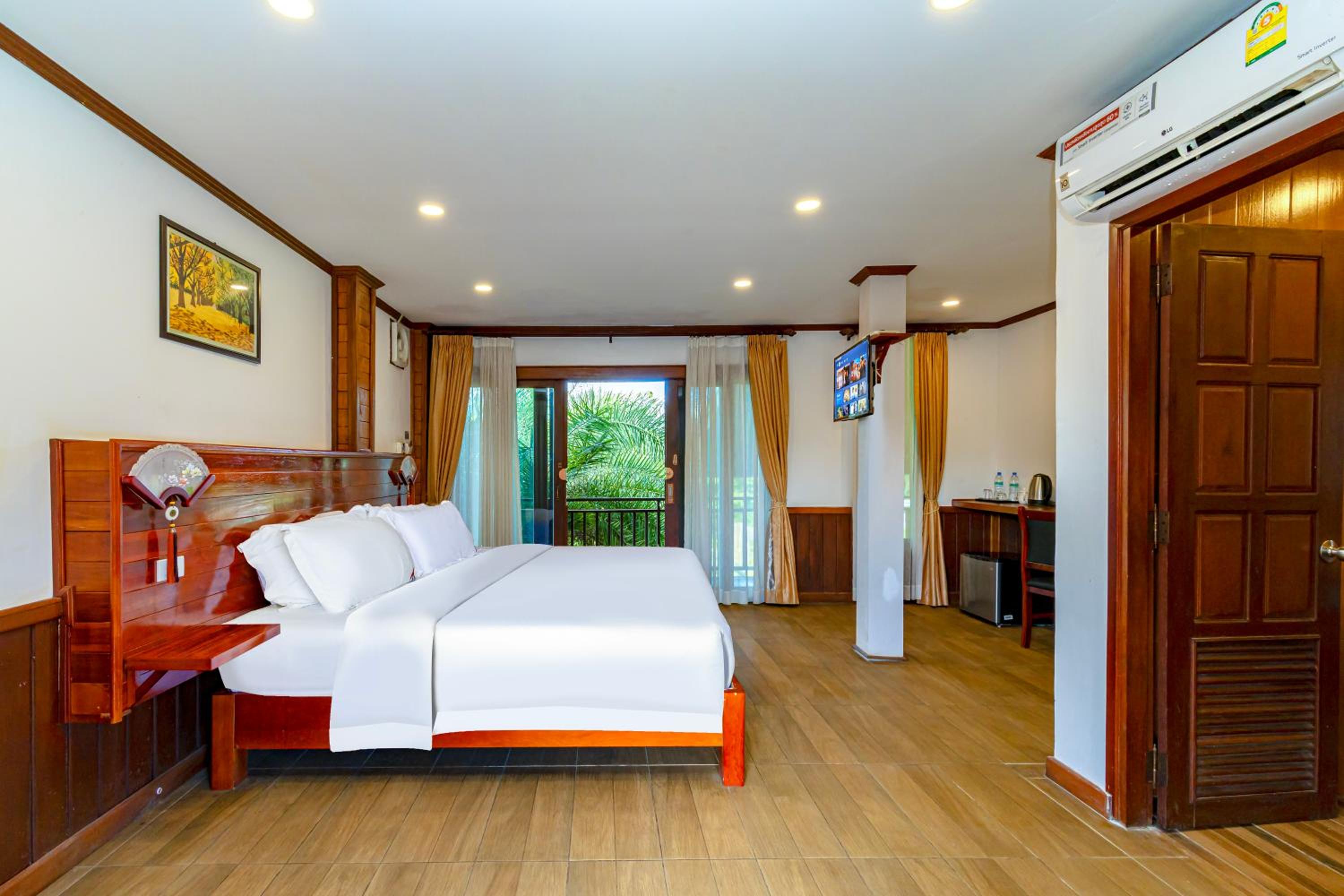 King Room with Mountain View photo 3