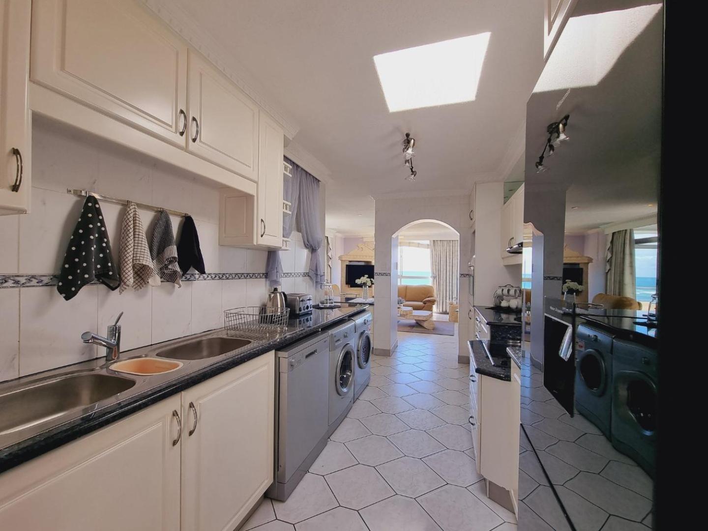 Penthouse Apartment - Photo 15