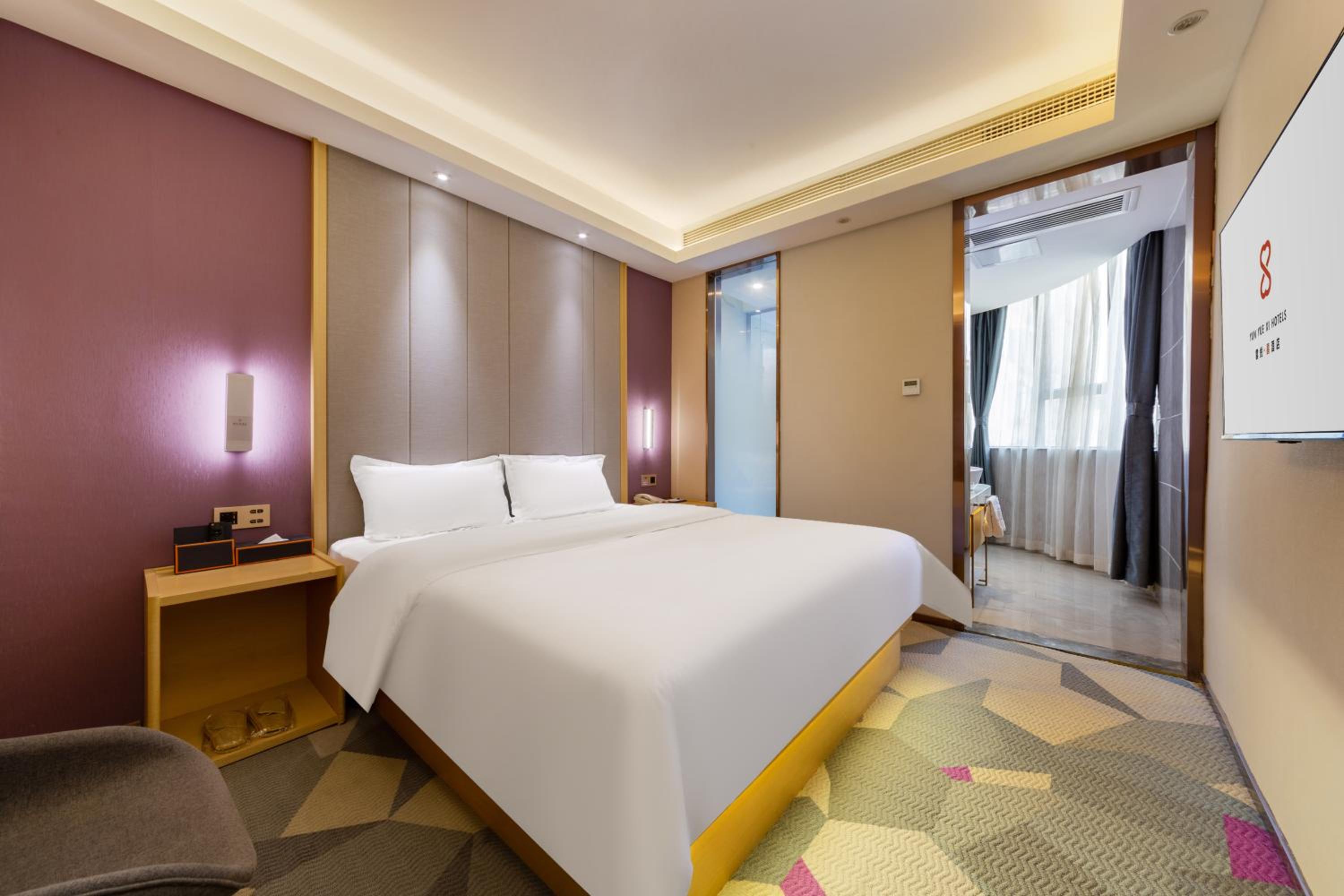 Standard Queen Room