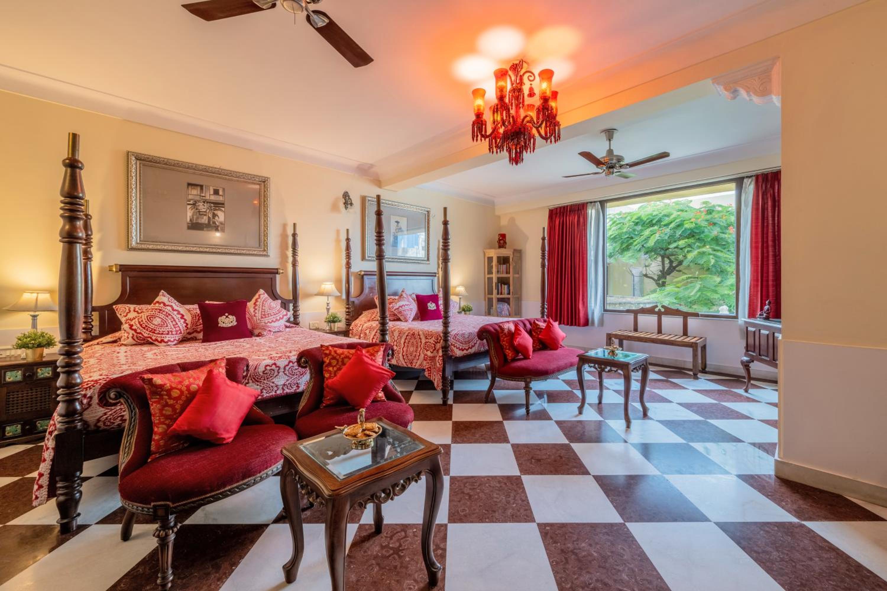 Superior Double Room with full day use of Private car with Chauffeur. - Photo 2