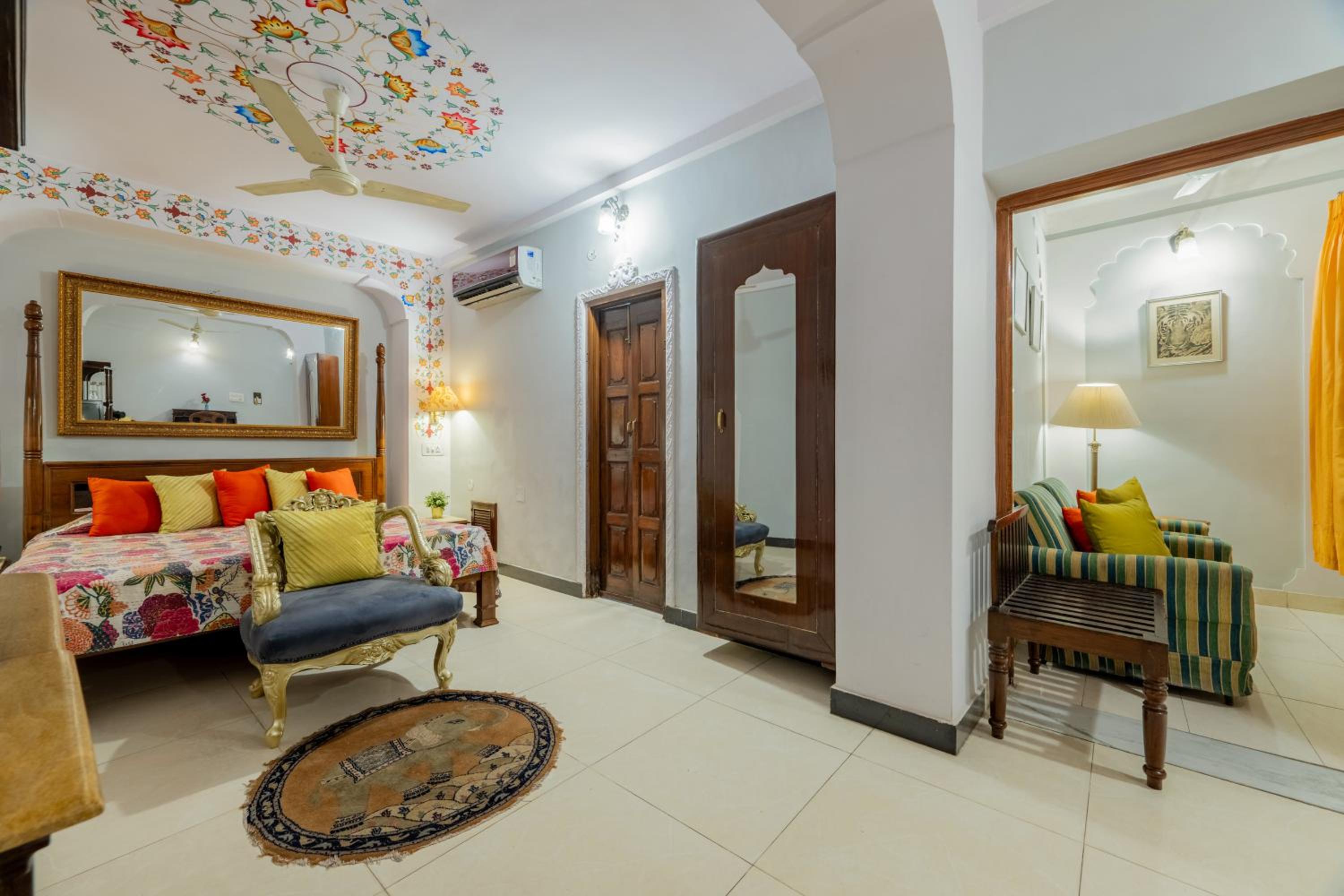 Deluxe Double Room with complimentary Airport pick up - Photo 6