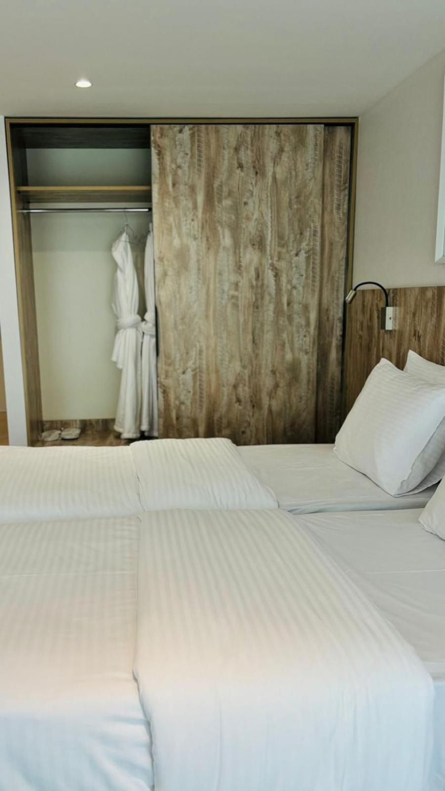 Twin Room with Pool View photo 2