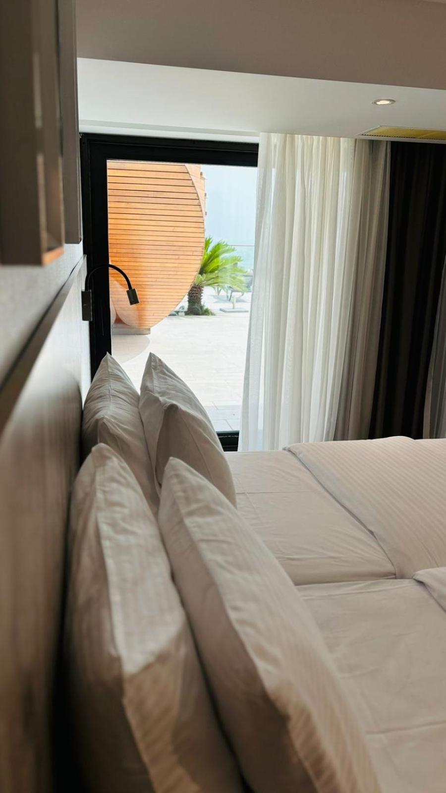 Twin Room with Pool View photo 3