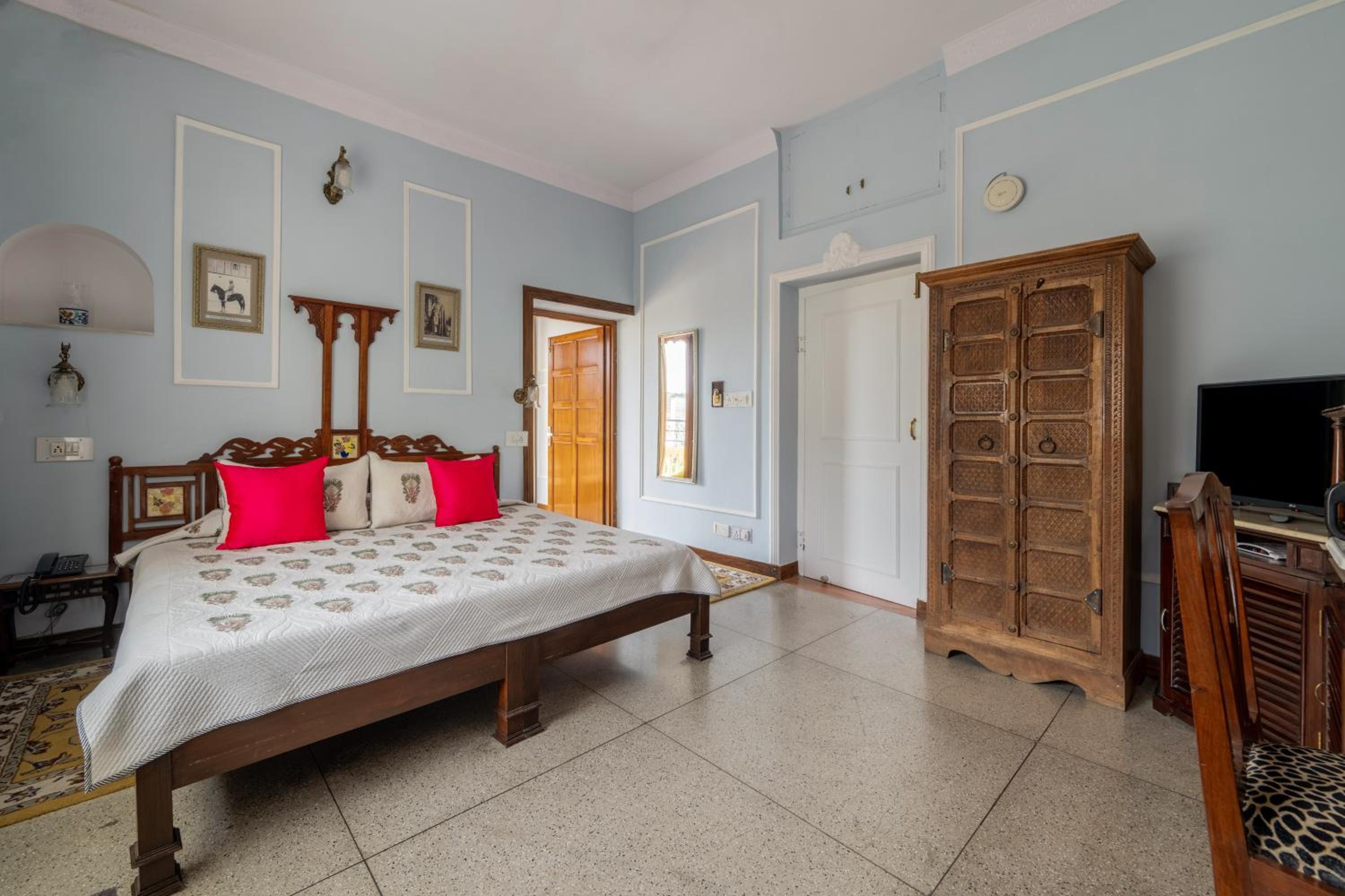 Super Deluxe Double room with complimentary Airport pickup. - Photo 7
