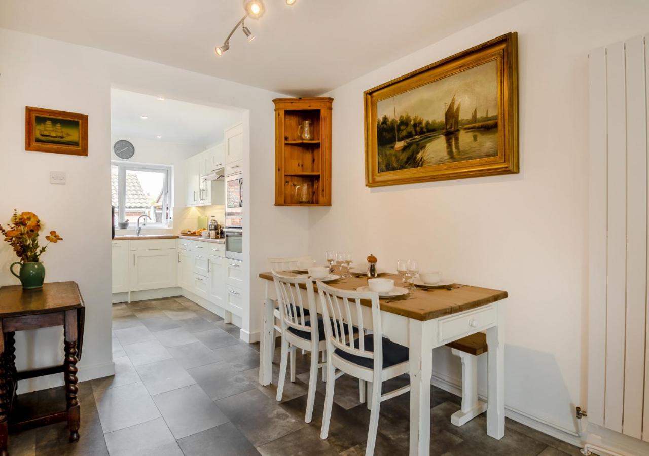 Three-Bedroom House photo 2
