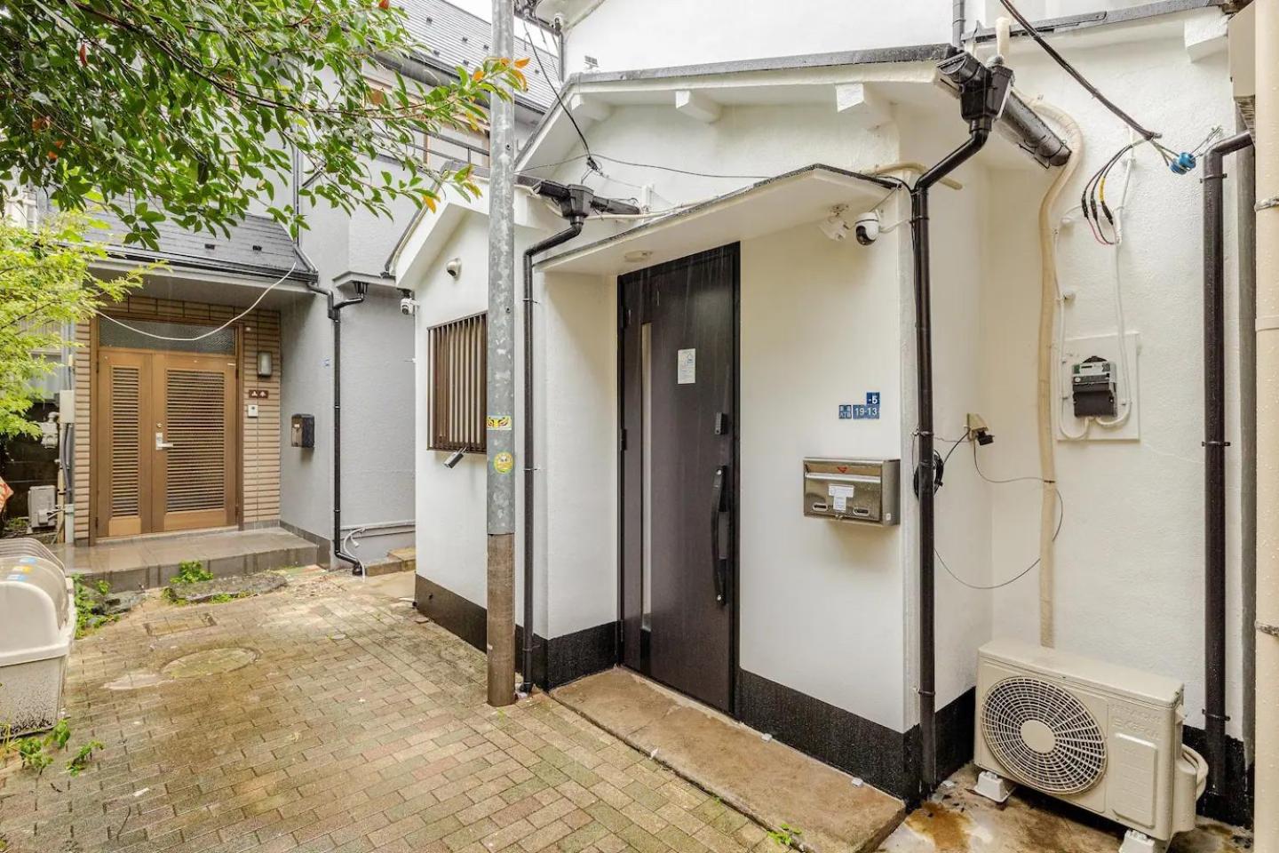 Three-Bedroom House photo 2
