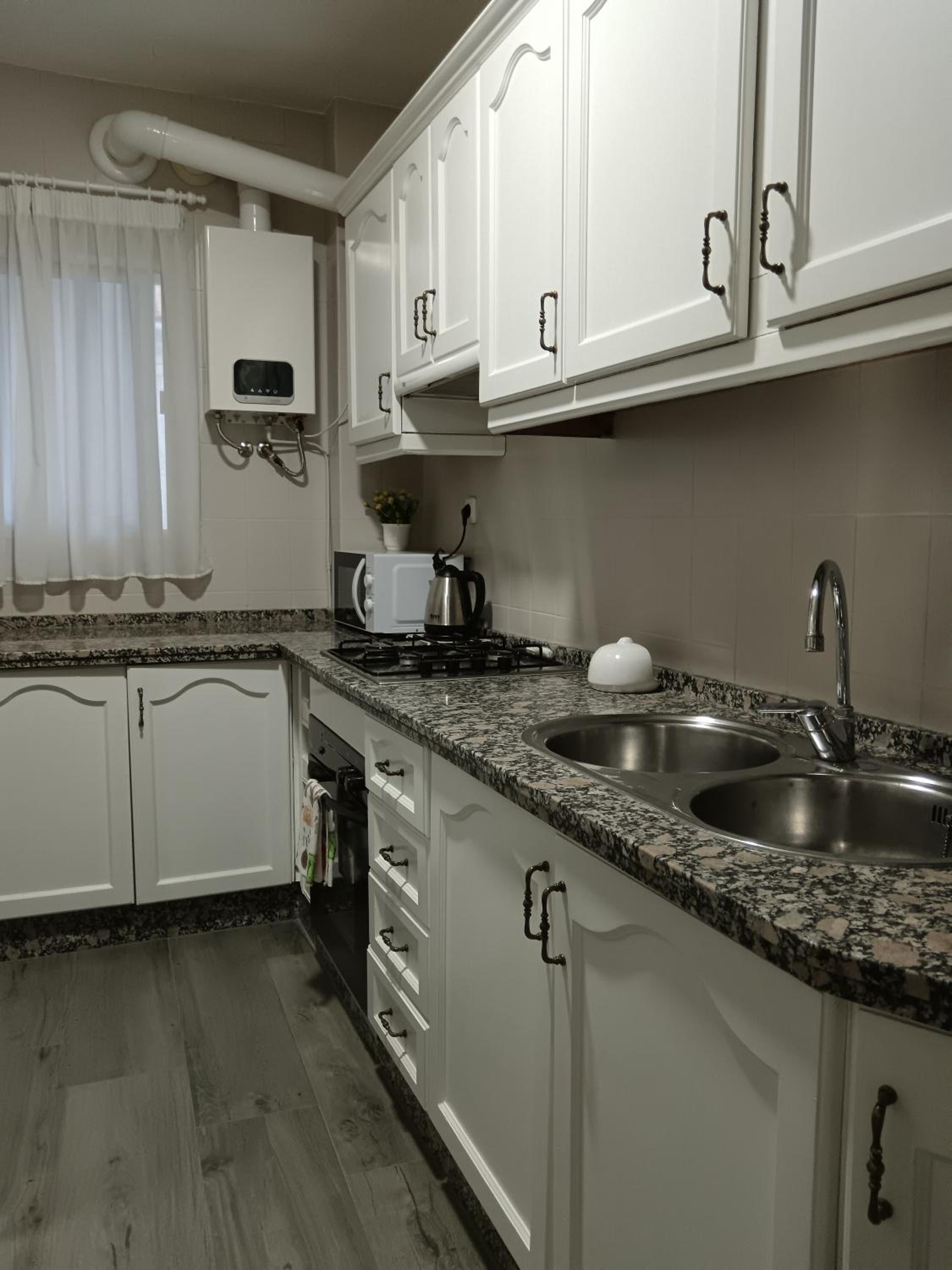 One-Bedroom Apartment - Photo 7