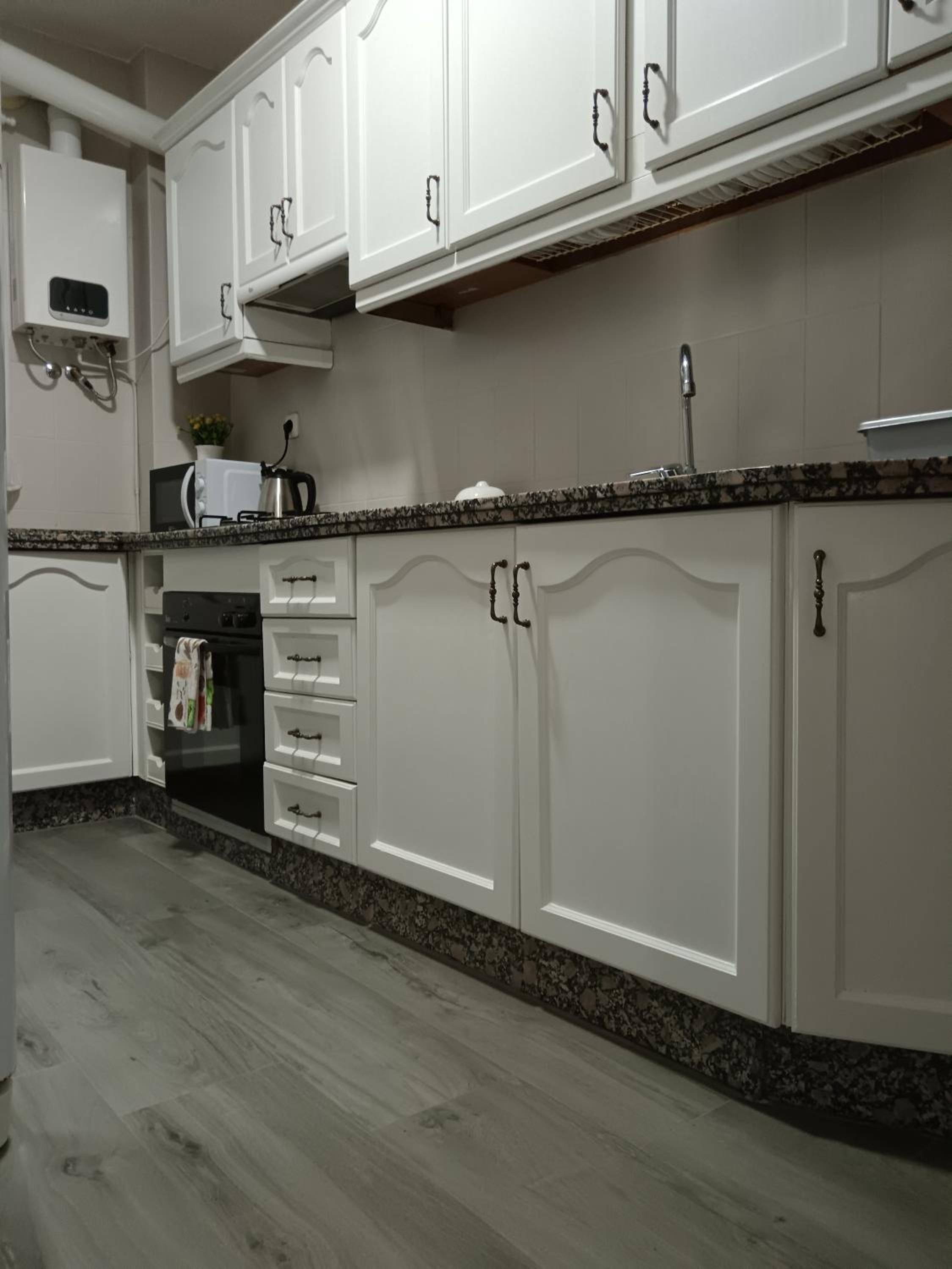 One-Bedroom Apartment - Photo 36