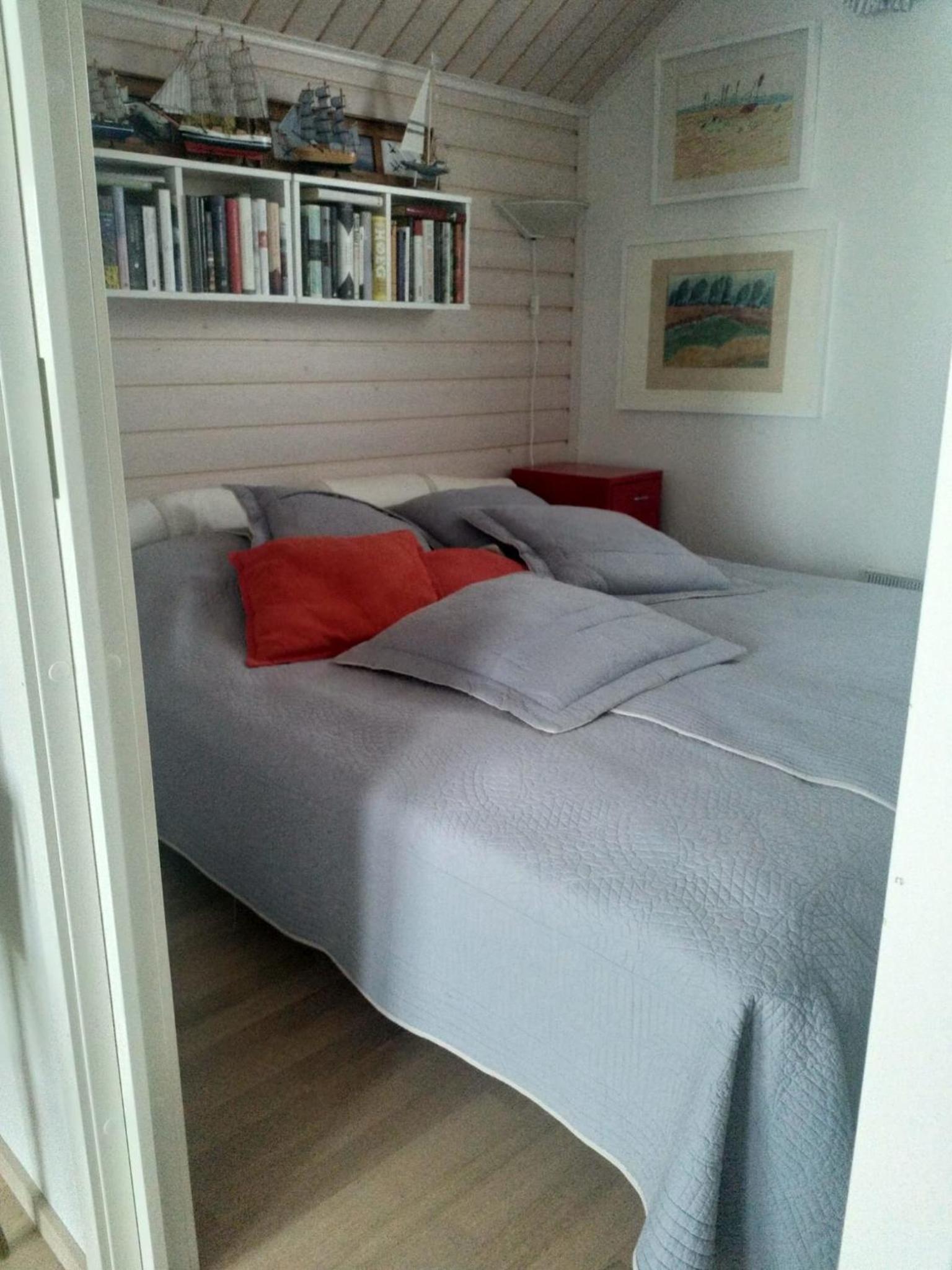 One-Bedroom House photo 1