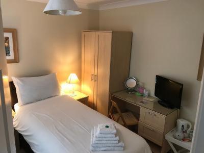 Twin Room with Shower - Photo 2