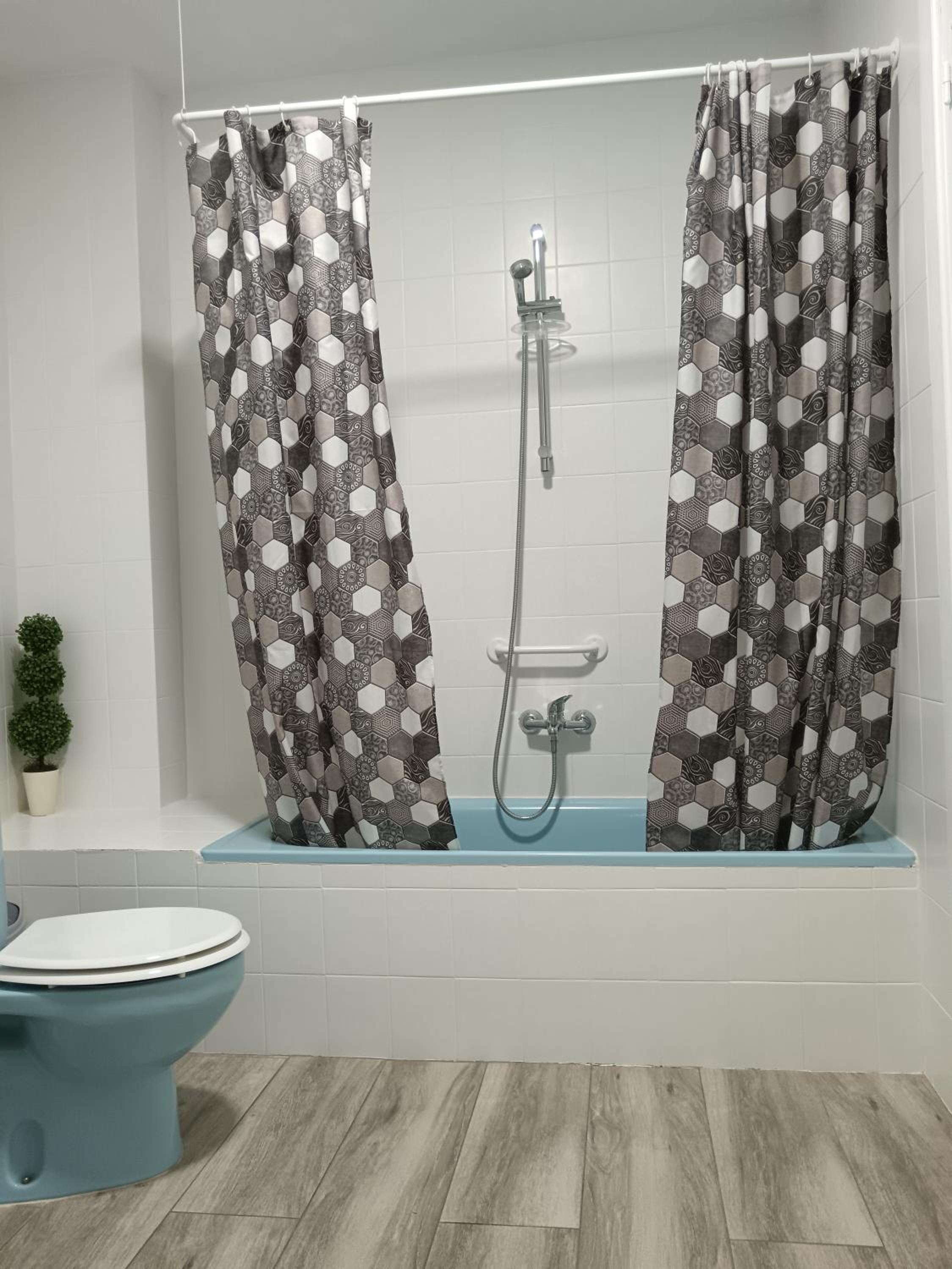 One-Bedroom Apartment - Photo 28