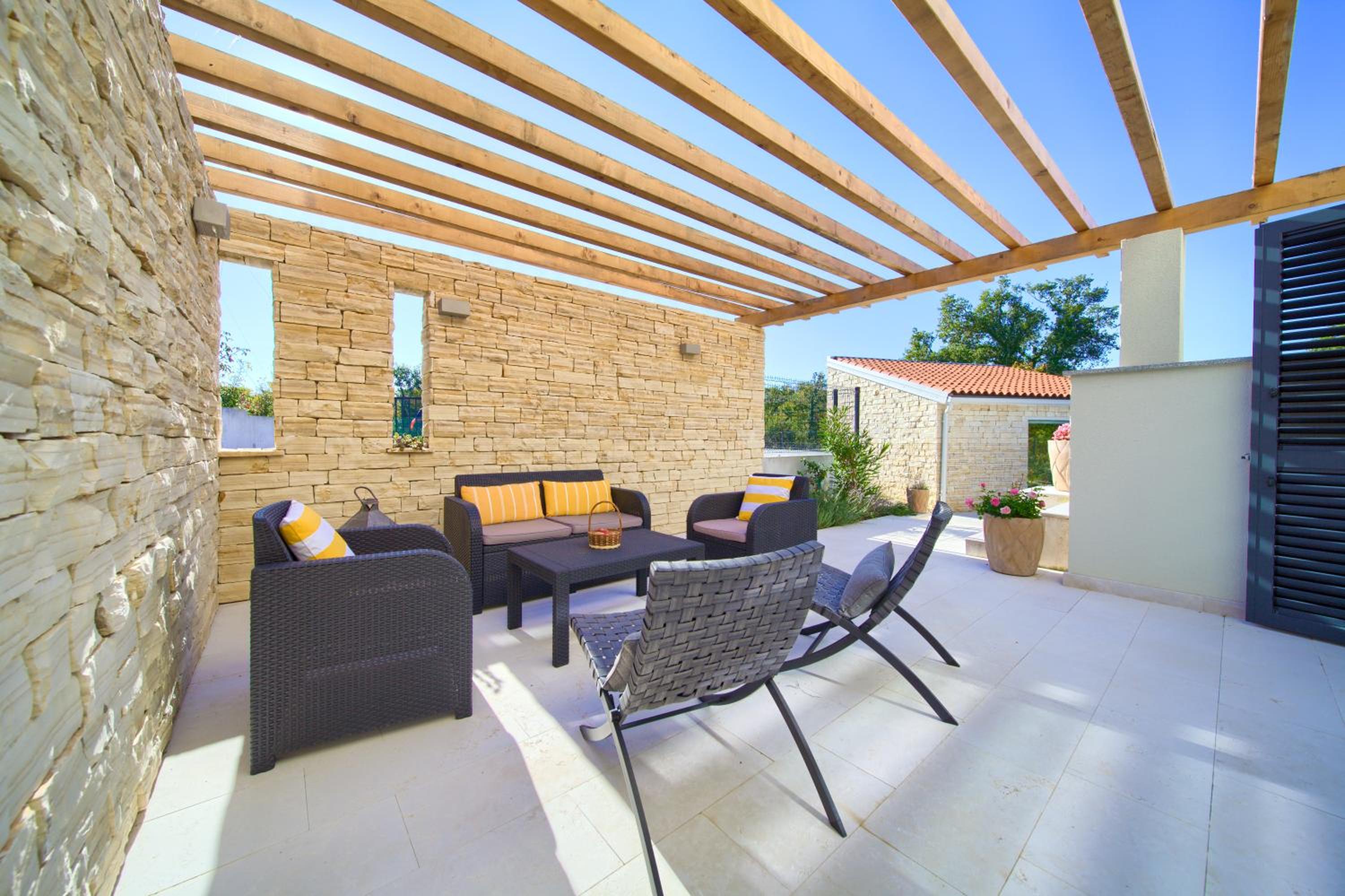 Villa photo 2