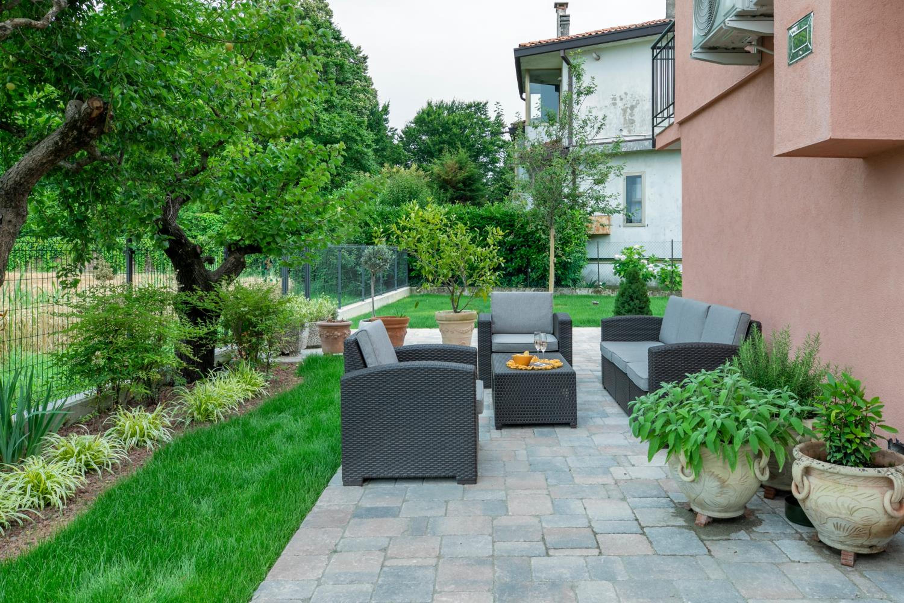 Two-Bedroom Apartment with Garden View photo 2