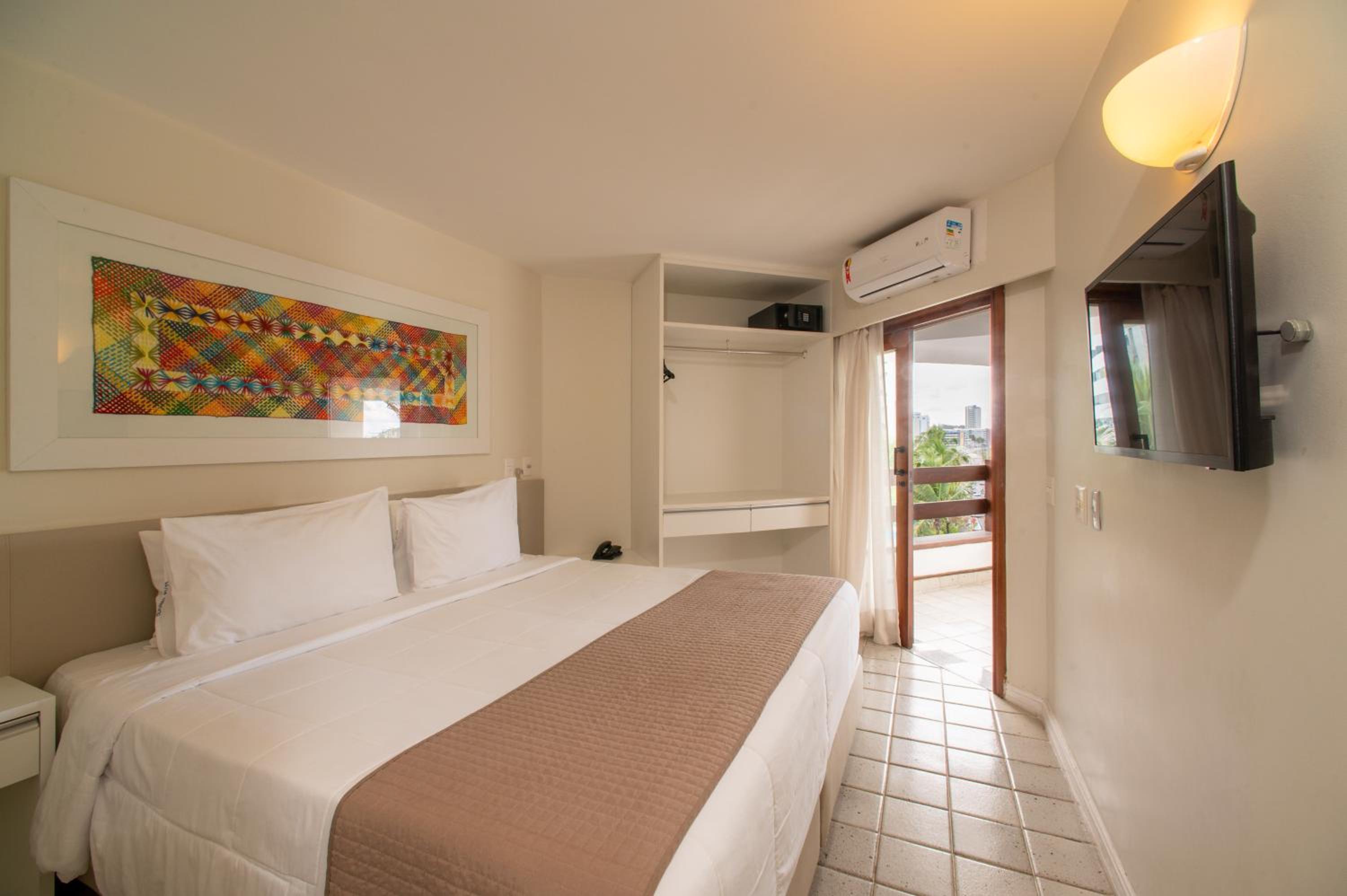 Two-Bedroom Apartment with Balcony and Sea View with living room