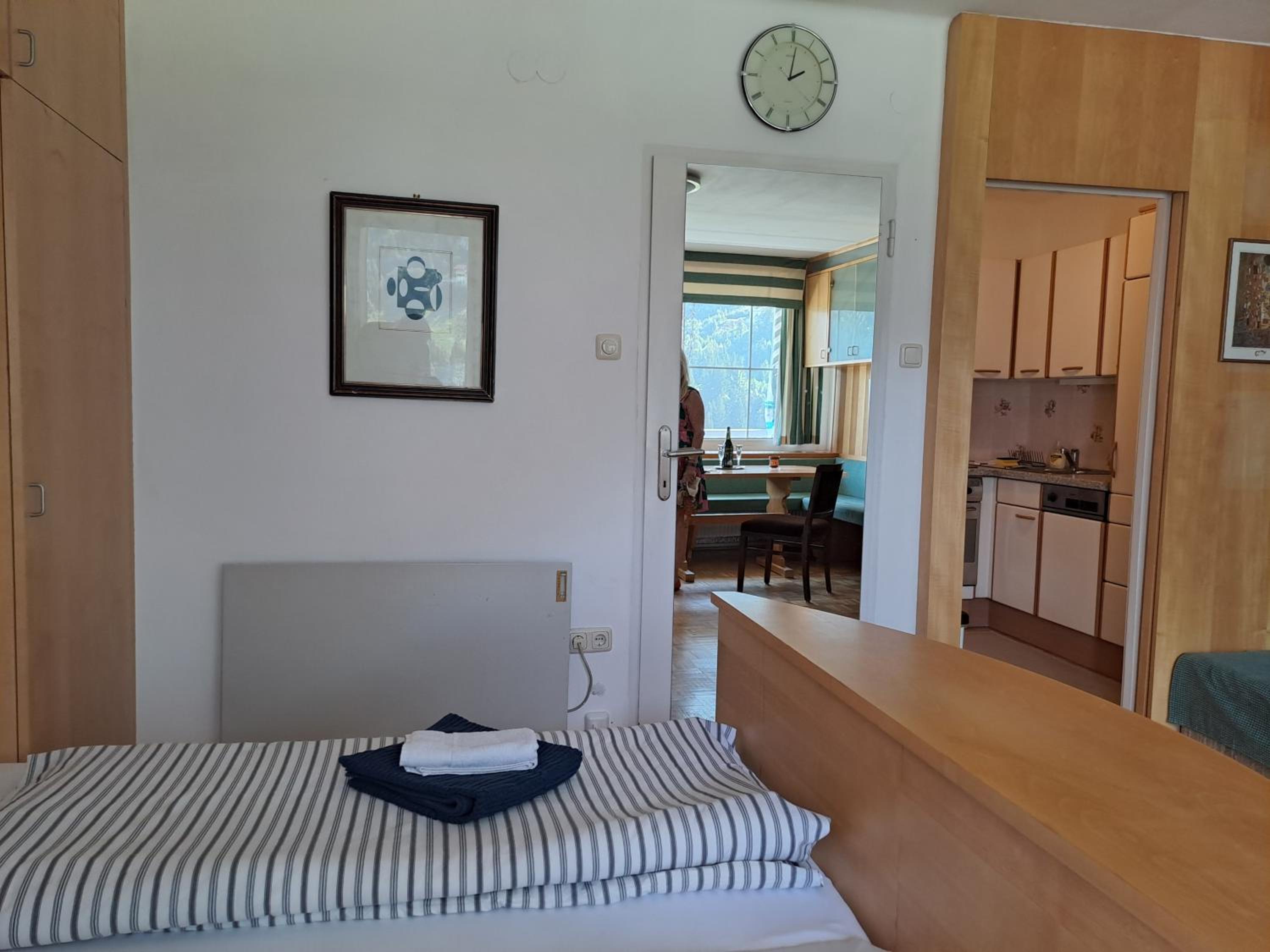 One-Bedroom Apartment photo 1