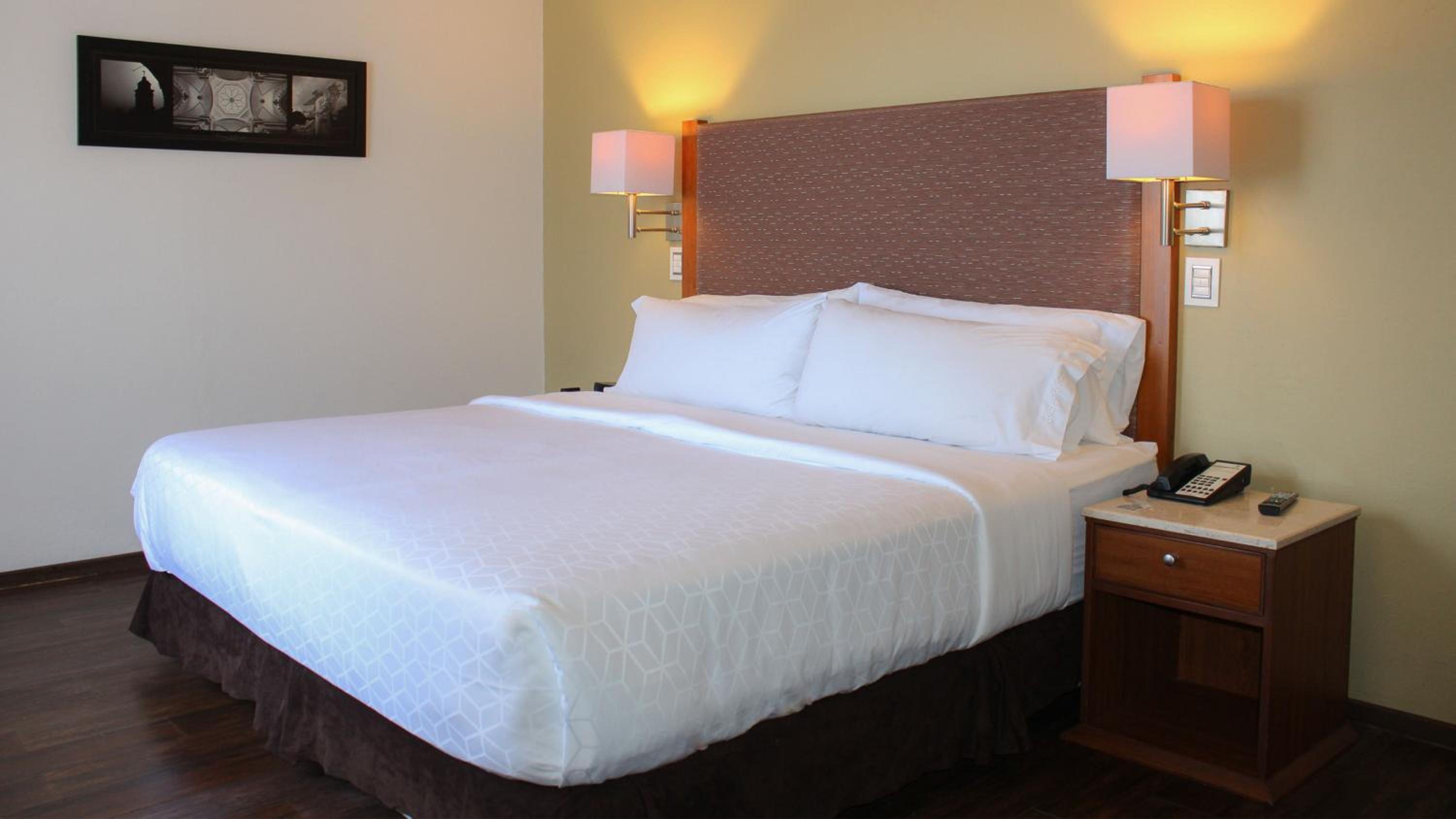 Standard King Room - Photo 2